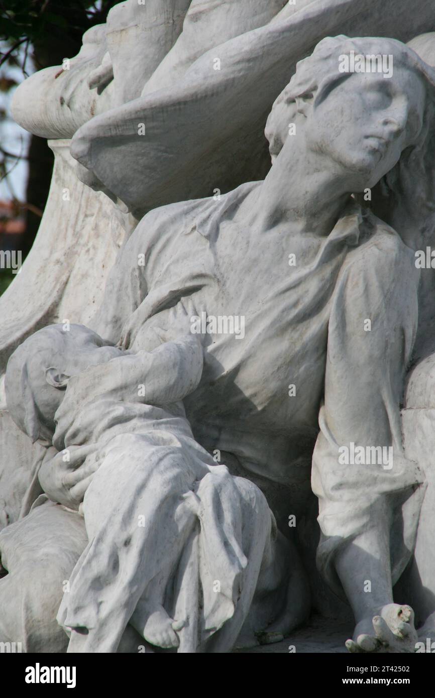 Eine atemberaubende Skulptur einer menschlichen Figur in der Innenstadt von Bilbao, Spanien Stockfoto