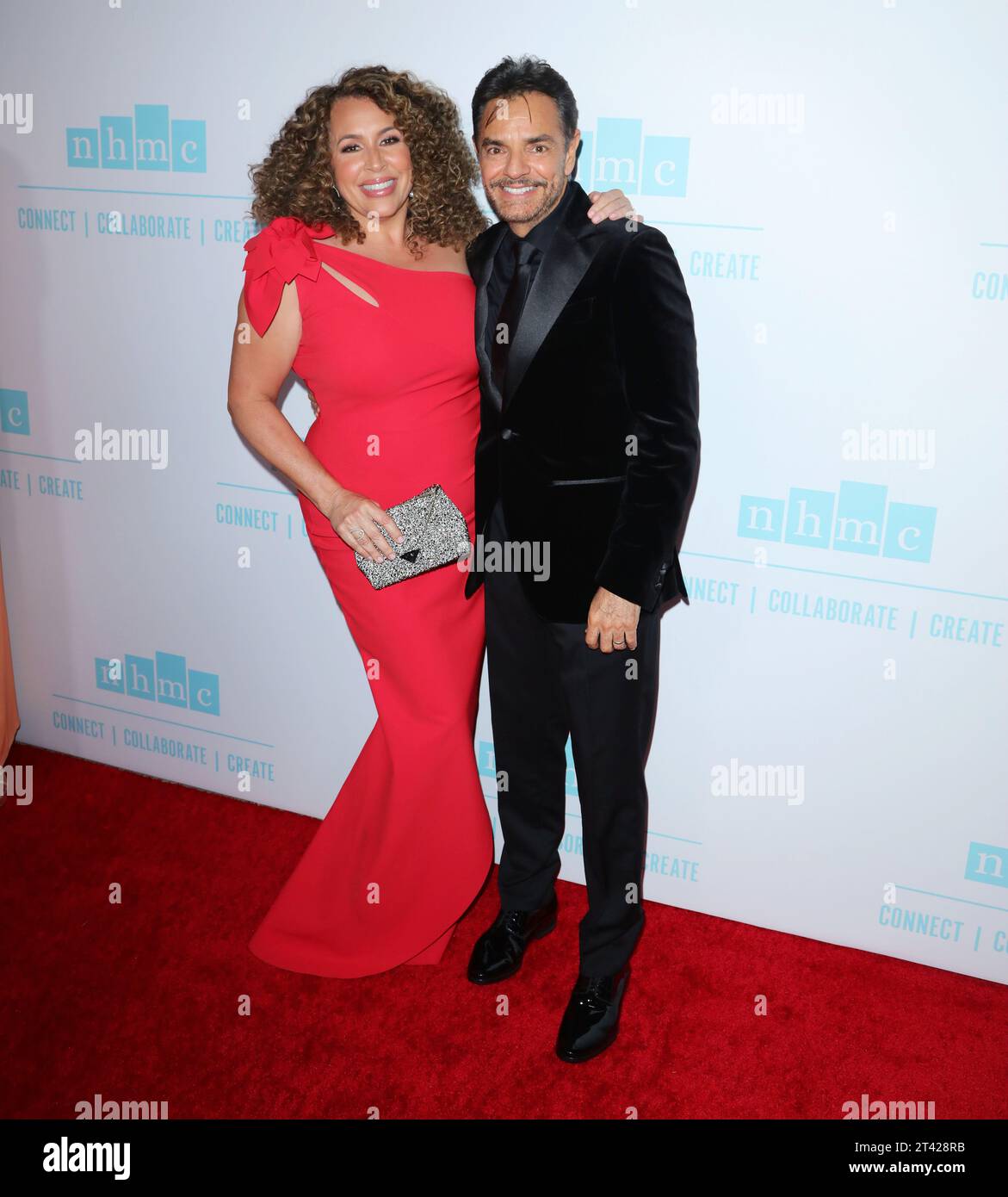 Los Angeles, USA. Oktober 2023. Diana Maria Riva, Eugenio Derbez, kommt bei der National Hispanic Media Coalition Impact Awards Gala, die am Freitag, den 27. Oktober 2023 in Vibiana in Los Angeles, KALIFORNIEN, stattfindet. (Foto: Juan Pablo Rico/SIPA USA) Credit: SIPA USA/Alamy Live News Stockfoto
