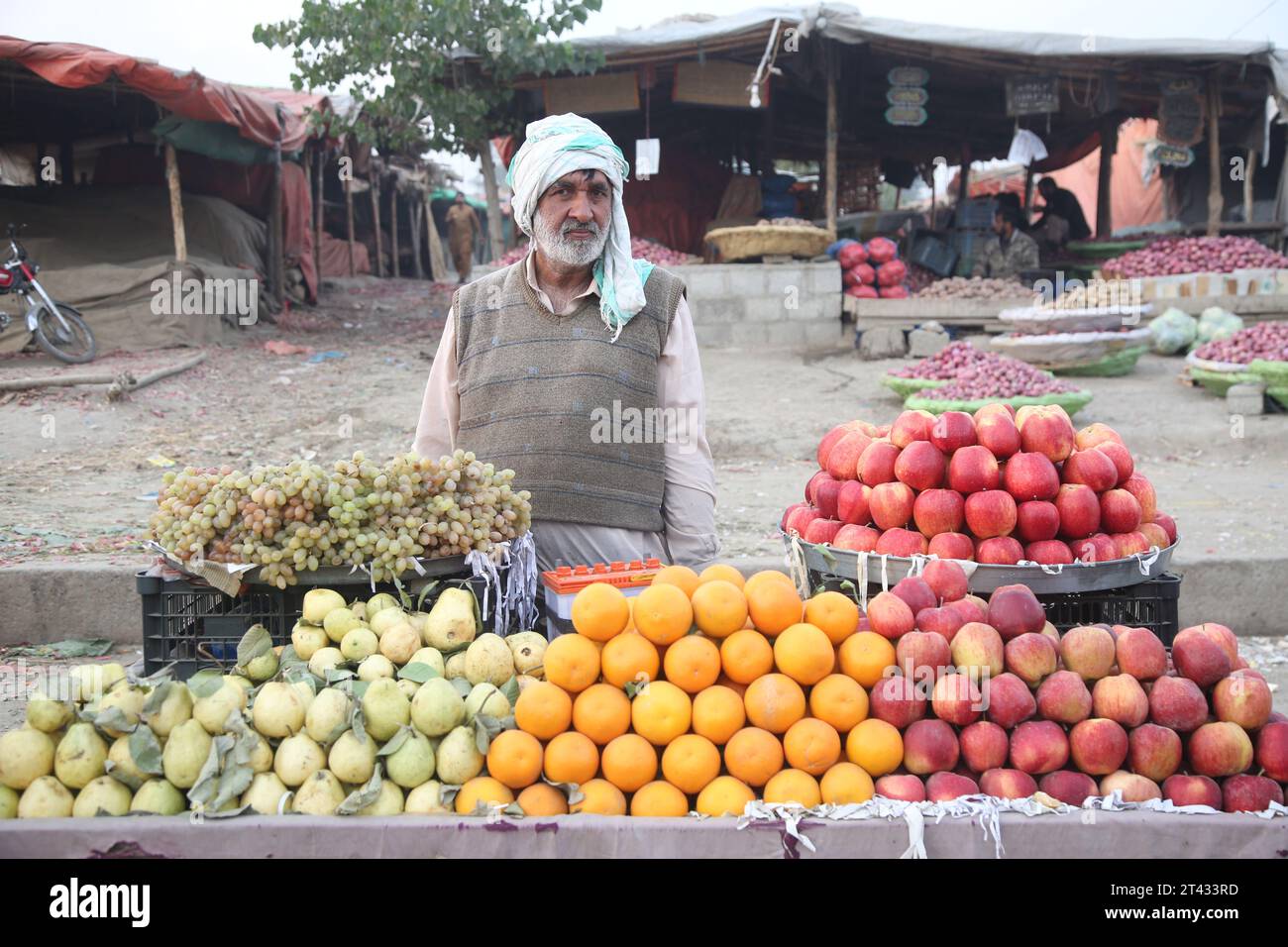 Das Leben auf der Straße: Die fruchtbare Reise eines Fruiterers Stockfoto