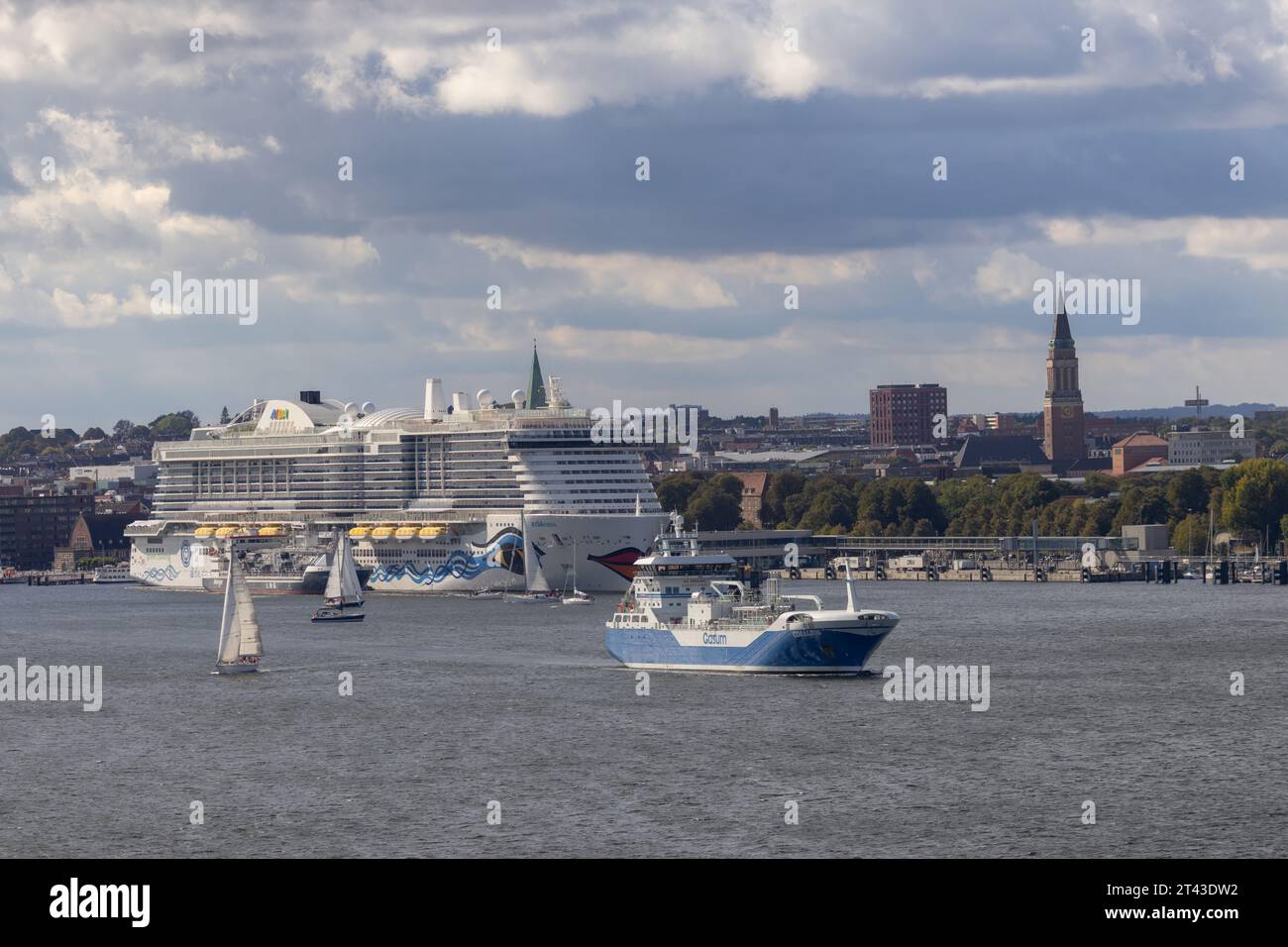 Kreuzfahrtschiff im Hafen von Kiel Stockfoto