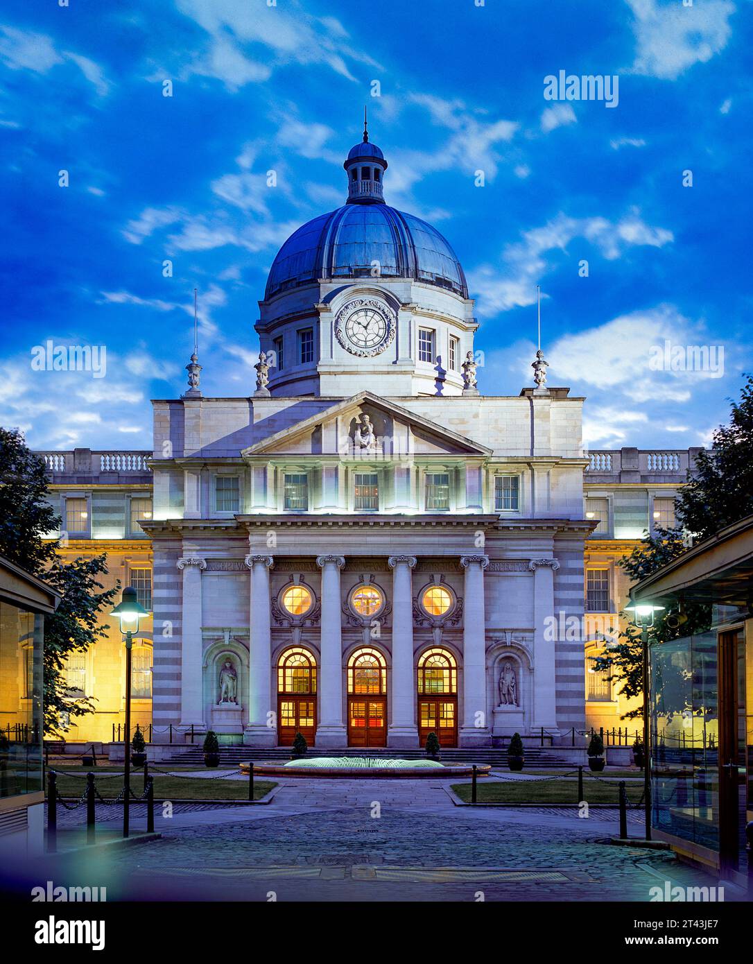 Abenddämmerung in Regierungsgebäuden, Department of the Taoiseach, Upper Merrion Street, Dublin Irland Stockfoto