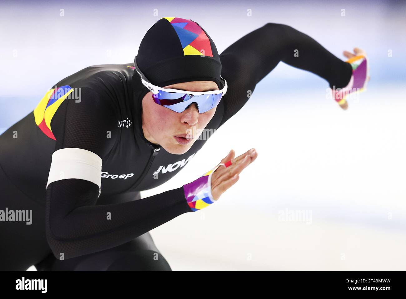 HEERENVEEN - Naomi Verkerk während der ersten 500 m langen Frauen im Eisstadion Thialf. Die lange Rennsaison beginnt mit diesem dreitägigen Qualifikationsturnier für die Weltmeisterschaft. ANP VINCENT JANNINK Stockfoto