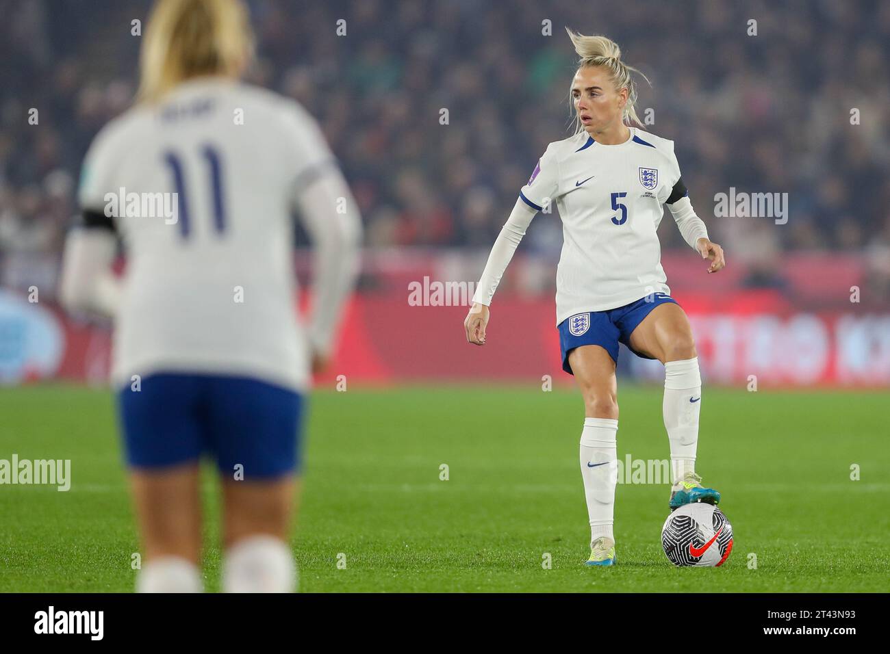 Leicester, Großbritannien. 27. Oktober 2023. Alex Greenwood beim Spiel der UEFA Women's Nations League zwischen England und Belgien im King Power Stadium. Stockfoto