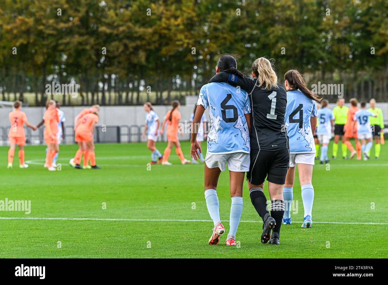 Tubize, Belgien. Oktober 2023. Die Spielerin wurde nach einem Frauenfußballspiel zwischen den Nationalmannschaften der Niederlande und Belgiens in der U19-Qualifikationsrunde der UEFA-Frauen am zweiten Spieltag in der Gruppe A6 am Samstag, den 28. Oktober 2023, in Tubize, Belgien, dargestellt. Quelle: Sportpix/Alamy Live News Stockfoto