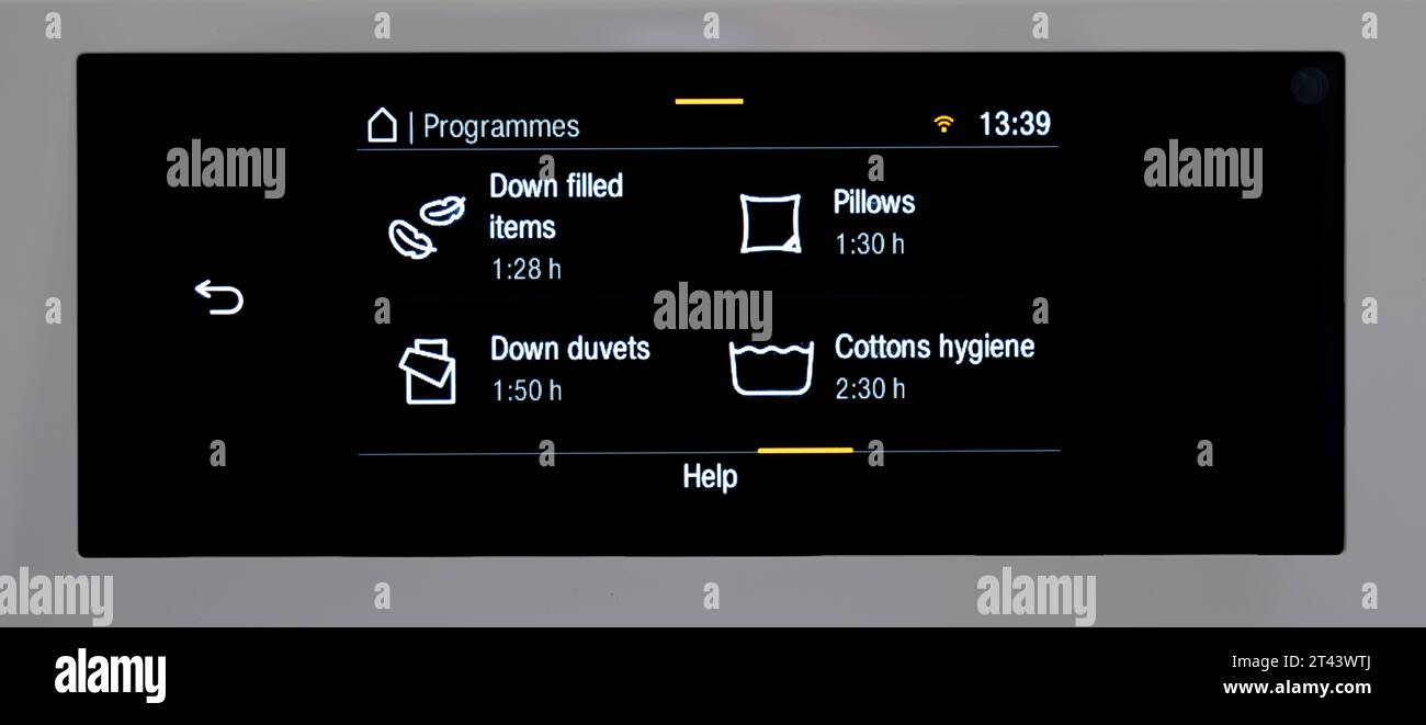 Auswahl des Waschzyklus an einer Miele Waschmaschine. Stockfoto
