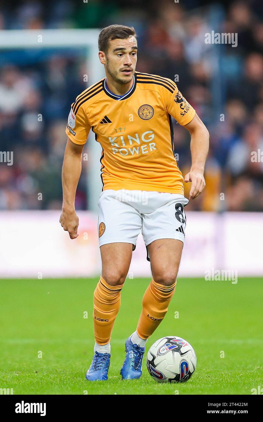 Leicester City Mittelfeldspieler Harry Winks (8) während des Spiels Queens Park Rangers vs Leicester City SKY Bet EFL Championship im MATRADE Loftus Road Stadium, London, Großbritannien am 28. Oktober 2023 Stockfoto