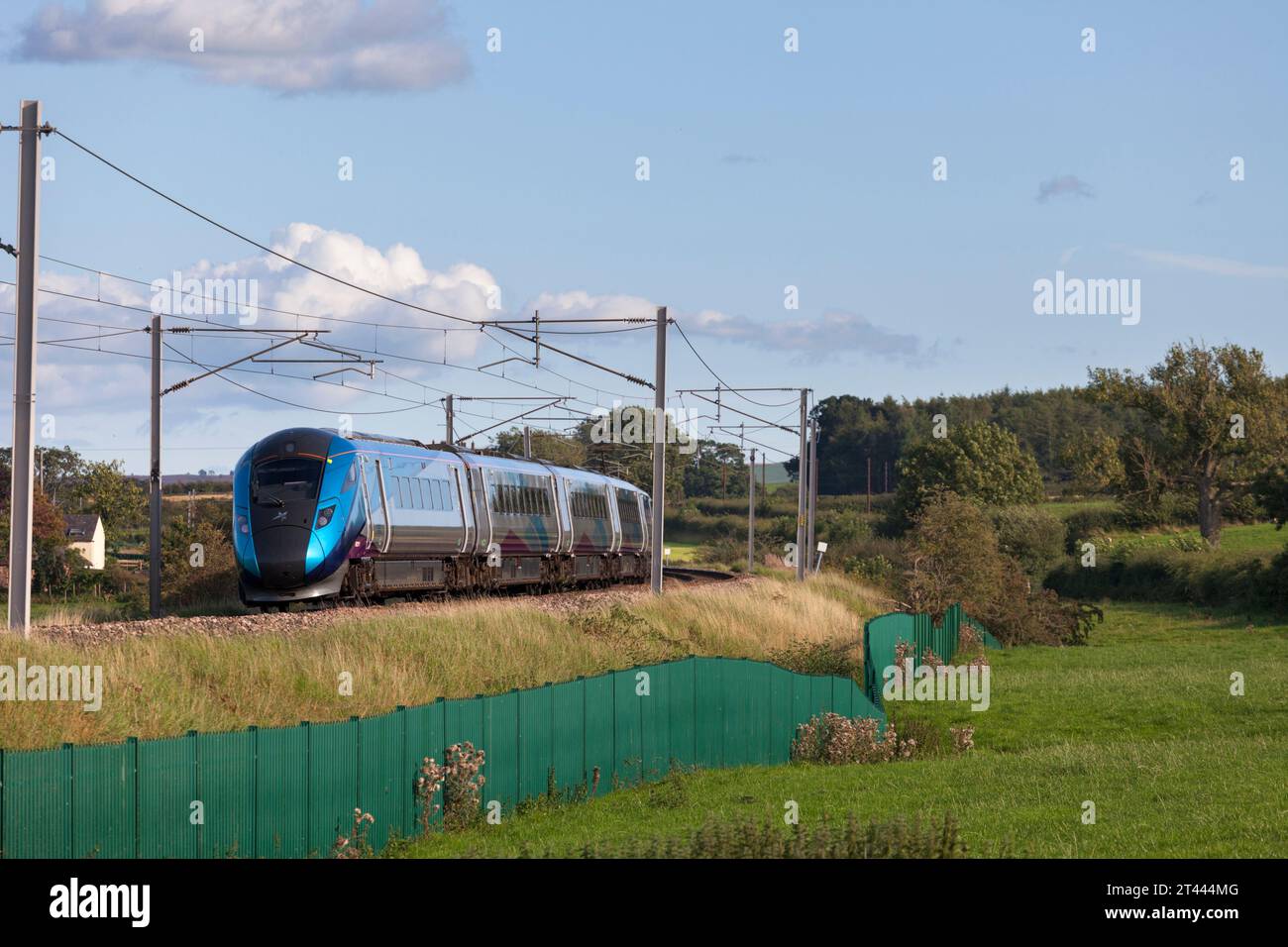 Erster TransPennine Express-Zug der Baureihe 802 Hitachi AT300 in Cumbria an der Westküste Stockfoto