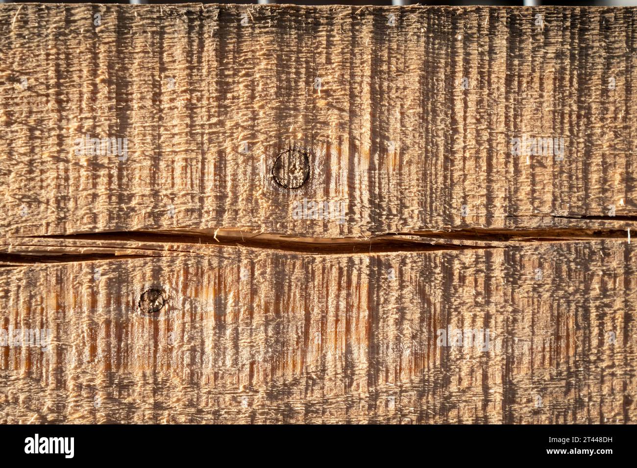 Nahaufnahme der rauen Struktur eines Holzzauns Stockfoto