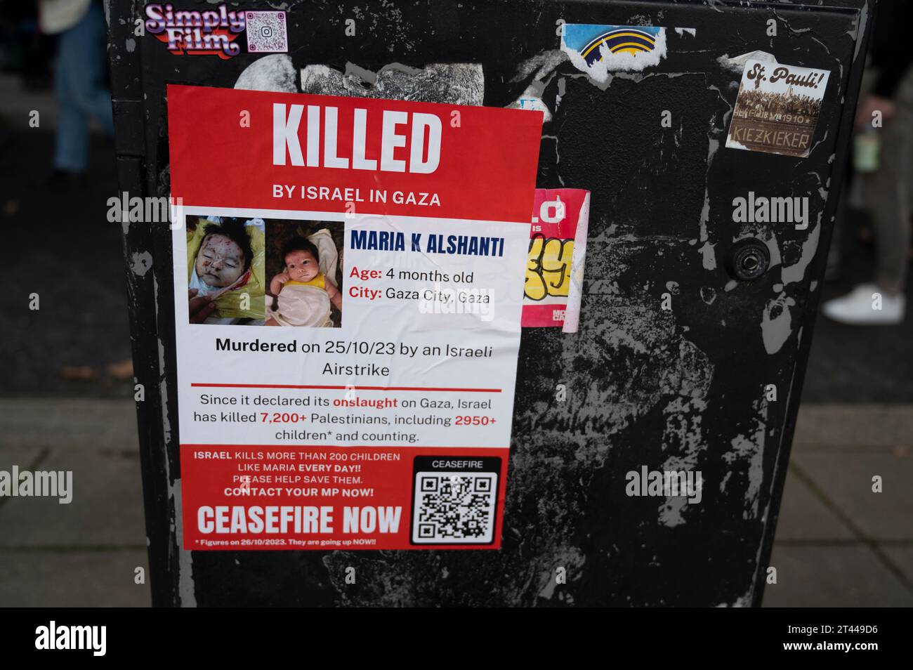 Am 28. Oktober 2023 marschierten Massen in Zentral-London und protestierten gegen die israelische Bombardierung des Gazastreifens Stockfoto