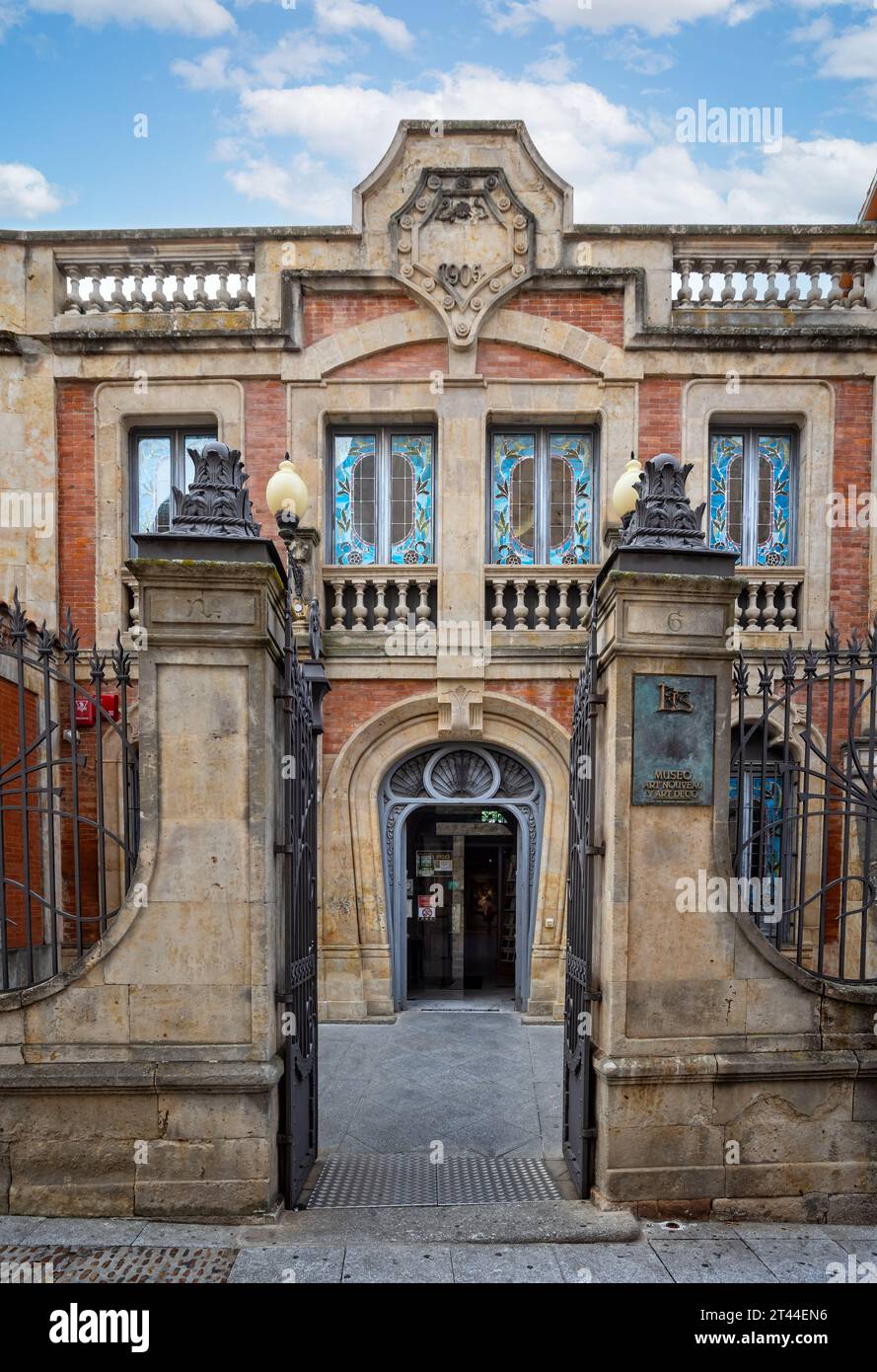 Eintritt zum Art déco- und Jugendstilmuseum in Salamanca, Spanien am 16. Oktober 2023 Stockfoto