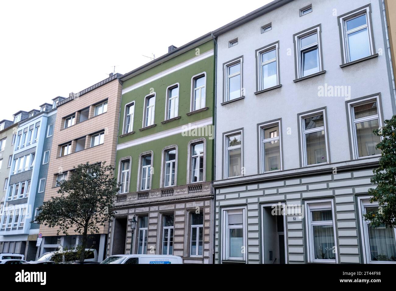 Düsseldorf 28.10.2023 Wohnungen Wohnungsnot Mietswohnung Mieten Mietpreis sozialer Wohnungsbau Immobilien Wohnraummangel Wohnung Baustelle Neubau Mehrfamilienhaus Mietshaus Miete Mietspiegel Mietpreisspiegel Immobilie Wohnungsmangel Baustau Wohnimmobilie Wohnungsimmobilien Mietpreise Altbau Leerstand Baumaterial Baustoffe Ballungsgebiet bezahlbarer Wohnraum CO2-Preis CO2 Bundes-Klimaschutzgesetz Heizen Heizung Klimapaket Mieter Vermieter Mietpreisbremse Klimasteuer Energiewende Büro Büros Homeoffice Home-Office Konjunkturpaket Grundsteuerreform Grundsteuererklärung Wohngeld Wohnungsgeld Wohnun Stockfoto