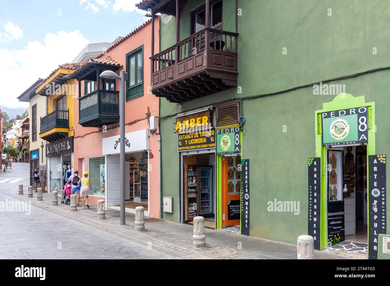 Ladenfassaden, Calle de Santo Domingo, Puerto de la Cruz, Teneriffa, Kanarische Inseln, Königreich Spanien Stockfoto
