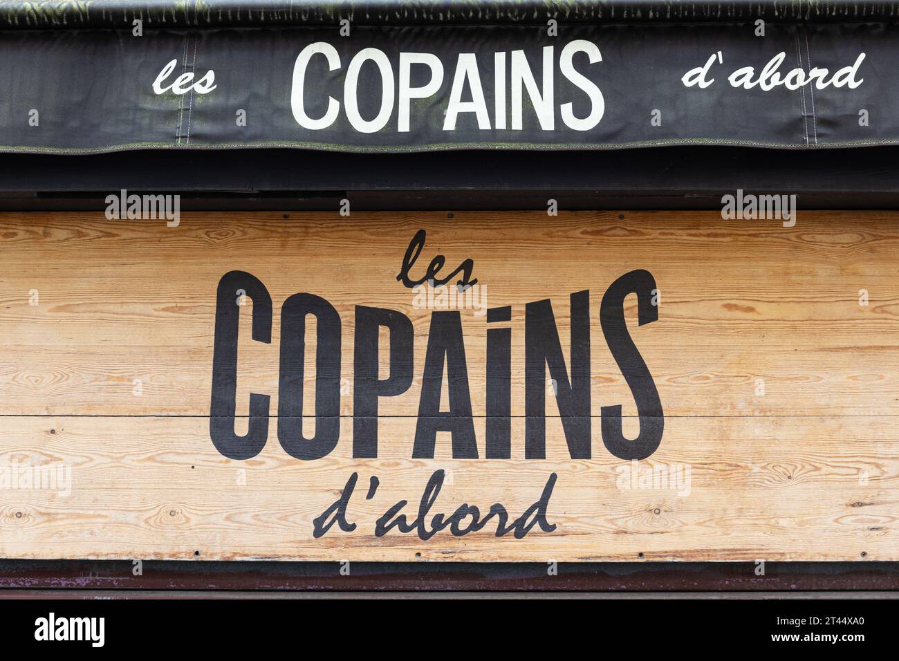 Nahaufnahme des Barrestaurants „Les Copains d'abord“ in Bordeaux, Frankreich Stockfoto