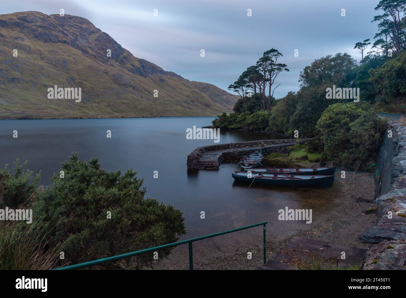 Doo Lough ist ein See im Connemara-Nationalpark im County Galway, Irland. Er ist einer der vielen Seen der Twelve Bens. Stockfoto