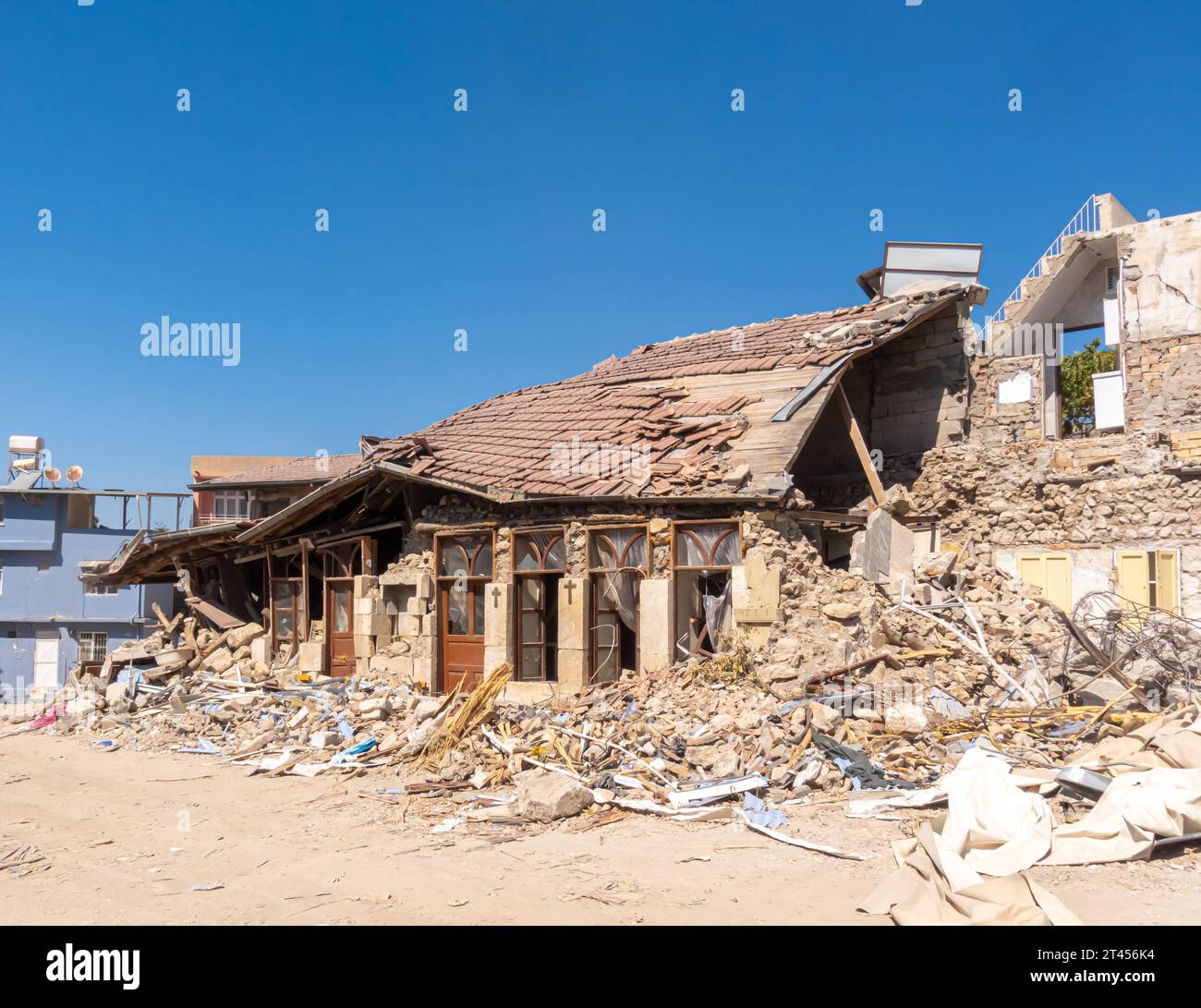 Historische Kirche in der Altstadt von Antakya, zerstört durch das Erdbeben von 2023 Stockfoto