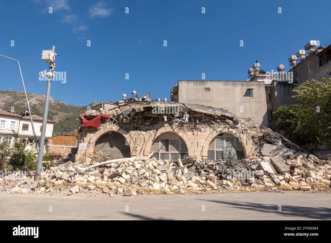 Historisches Gebäude in der Altstadt von Antakya, zerstört durch das Erdbeben von 2023 Stockfoto