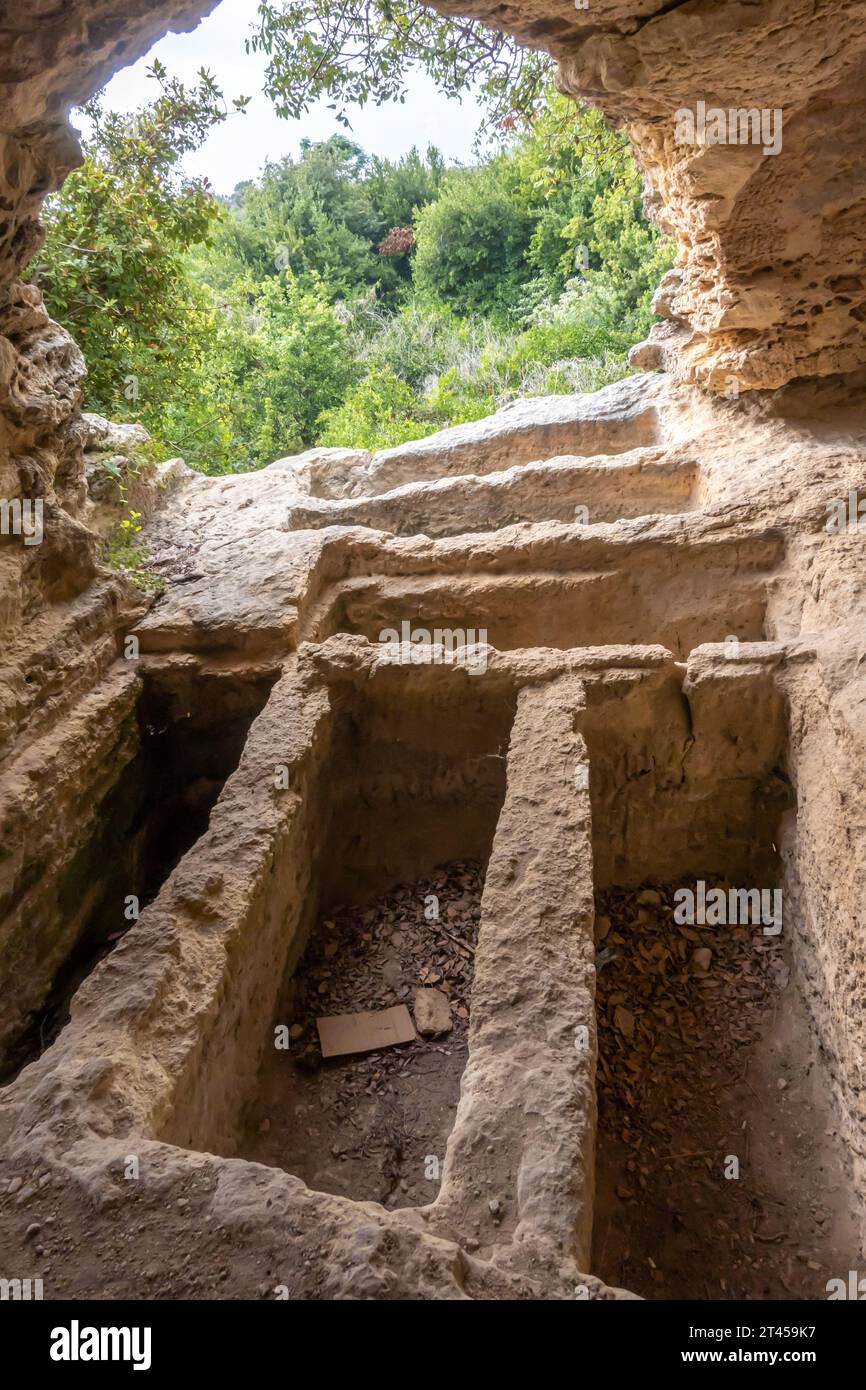Besikli Höhle, Cradle Cave, Wahrzeichen in Hatay, Türkei. Erbaut im 1. Jahrhundert v. Chr., schützte das antike römische Höhlennetz vor Überschwemmungen Stockfoto