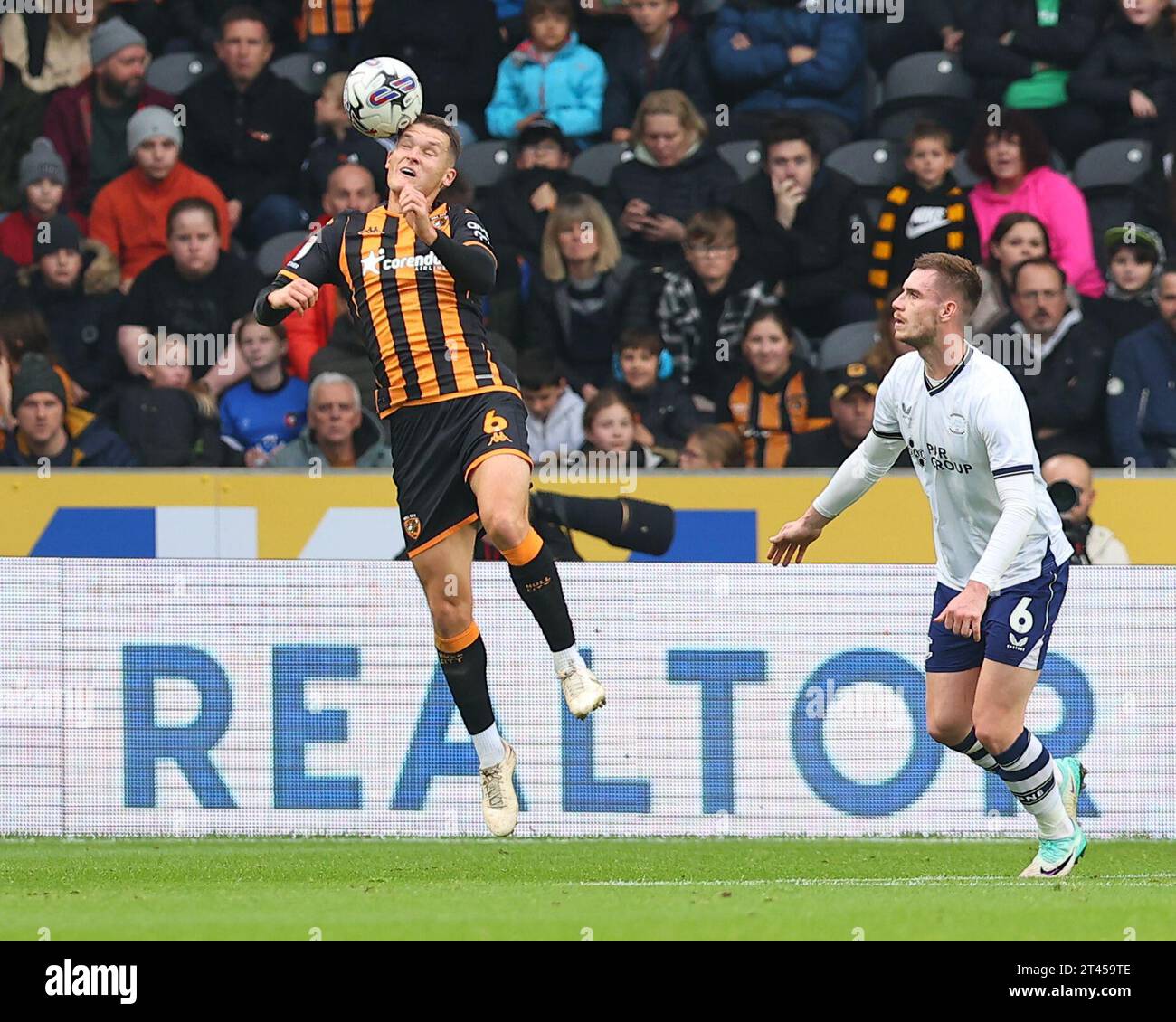 Sean McLoughlin von Hull City kommt beim Sky Bet Championship Match