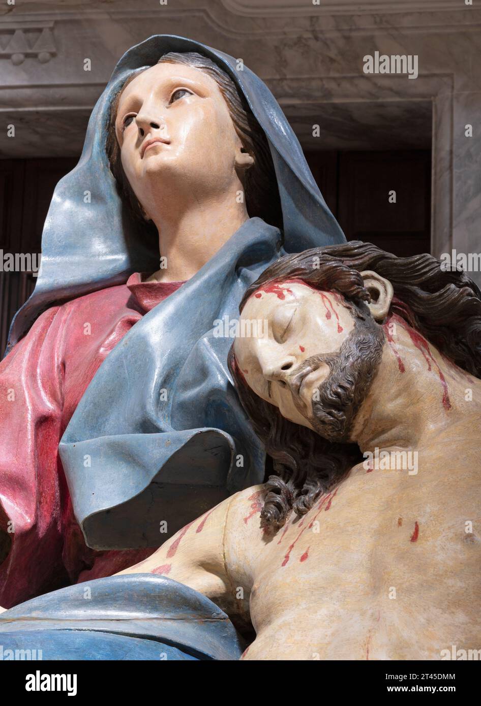 GENUA, ITALIEN - 8. MÄRZ 2023: Das Detail der geschnitzten polychromen Skulpturengruppe von Pieta in der Kirche Chiesa di san Filippo Neri Stockfoto