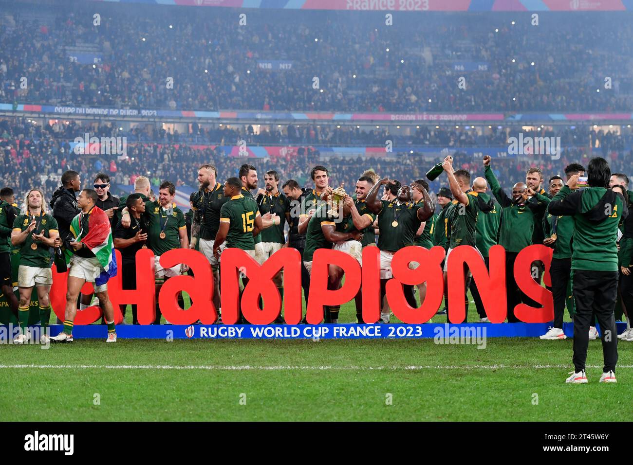 Saint Denis, Frankreich. Oktober 2023. Julien Mattia/Le Pictorium - Südafrika - Neuseeland Rugby-Weltmeisterschaft - 29/10/2023 - Frankreich/seine-Saint-Denis/Saint-Denis - Feier der Südafrikaner nach ihrem Sieg im Finale der Rugby-Weltmeisterschaft gegen Neuseeland am 28. September 2023 im Stade de France. Quelle: LE PICTORIUM/Alamy Live News Stockfoto