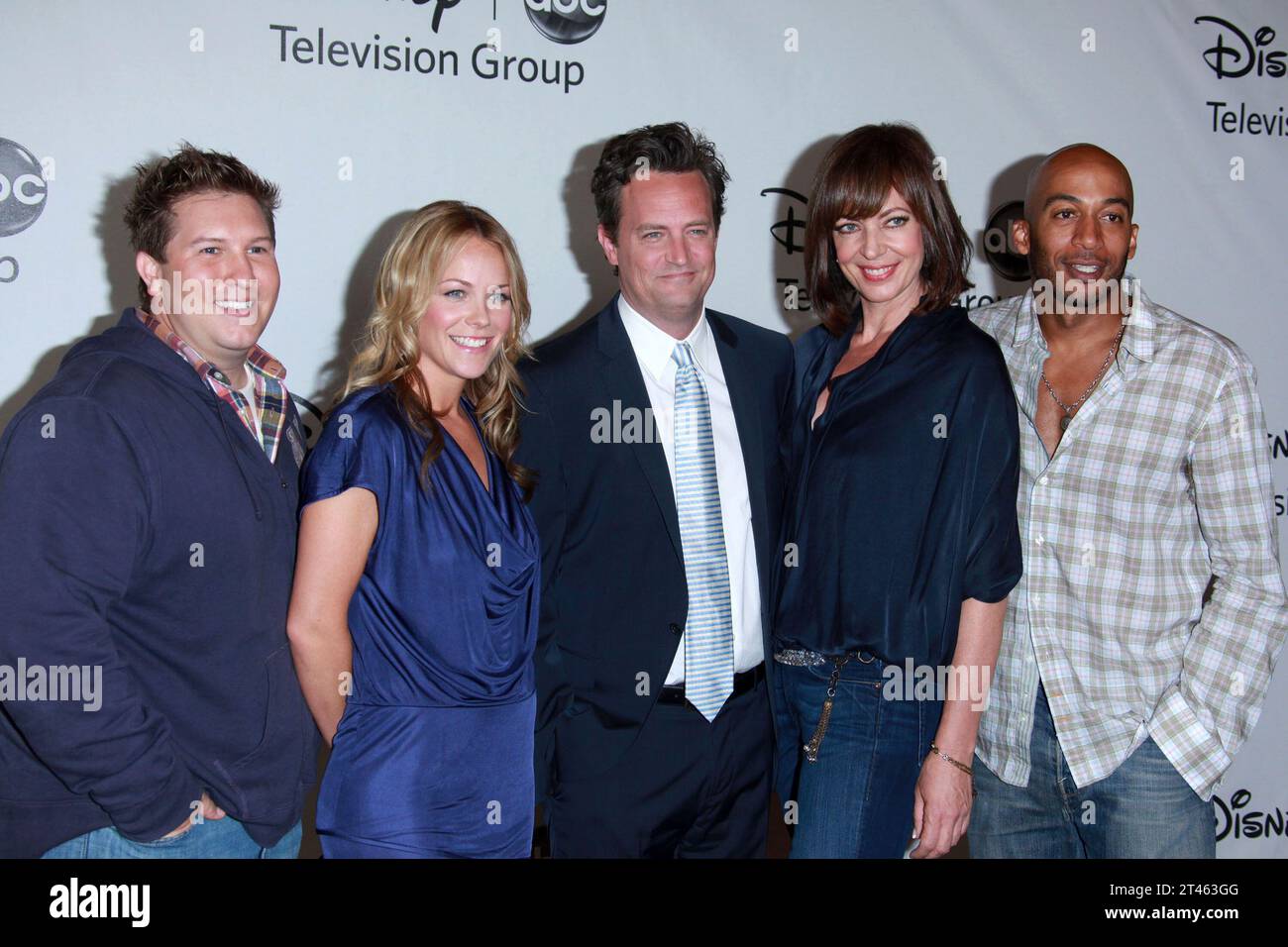 BEVERLY HILLS, KALIFORNIEN - 1. AUGUST: Matthew Perry nimmt am 1. August 2010 im Beverly Hilton in Beverly Hills, Kalifornien, an der 2010 Summer TCA Panel der Disney ABC Television Group Teil. Leute: Matthew Perry Stockfoto