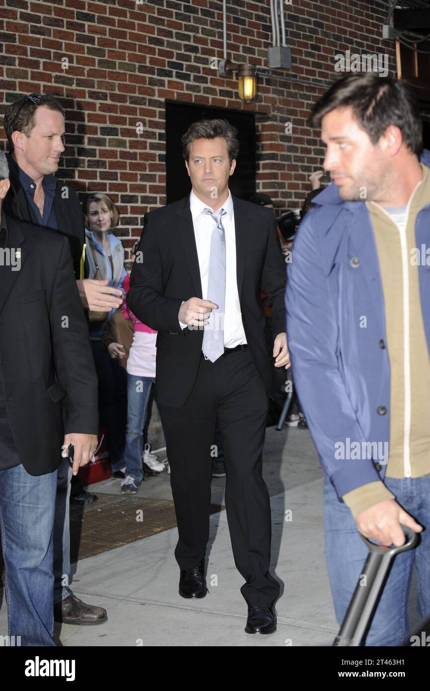 NEW YORK – 16. APRIL: Schauspieler Matthew Perry besucht die Late Show mit David Letterman am 16. April 2009 im Ed Sullivan Theater in New York City People: Matthew Perry Stockfoto