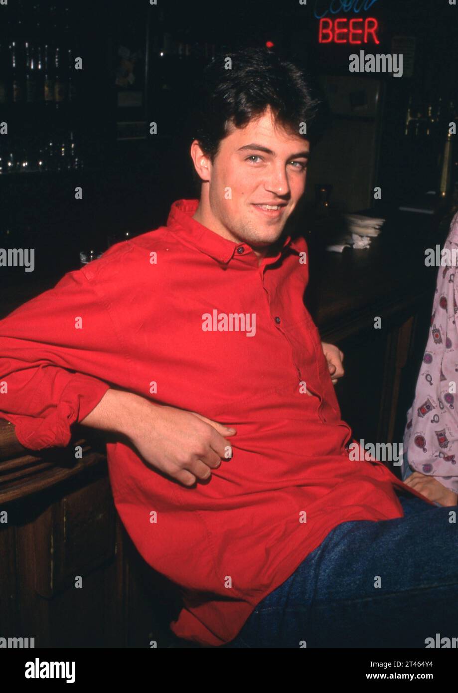 Matthew Perry bei der Geburtstagsparty für Valerie Bertinelli am 23. April 1990. Copyright: XRalphxDominguez/MediaPunchx Credit: Imago/Alamy Live News Stockfoto