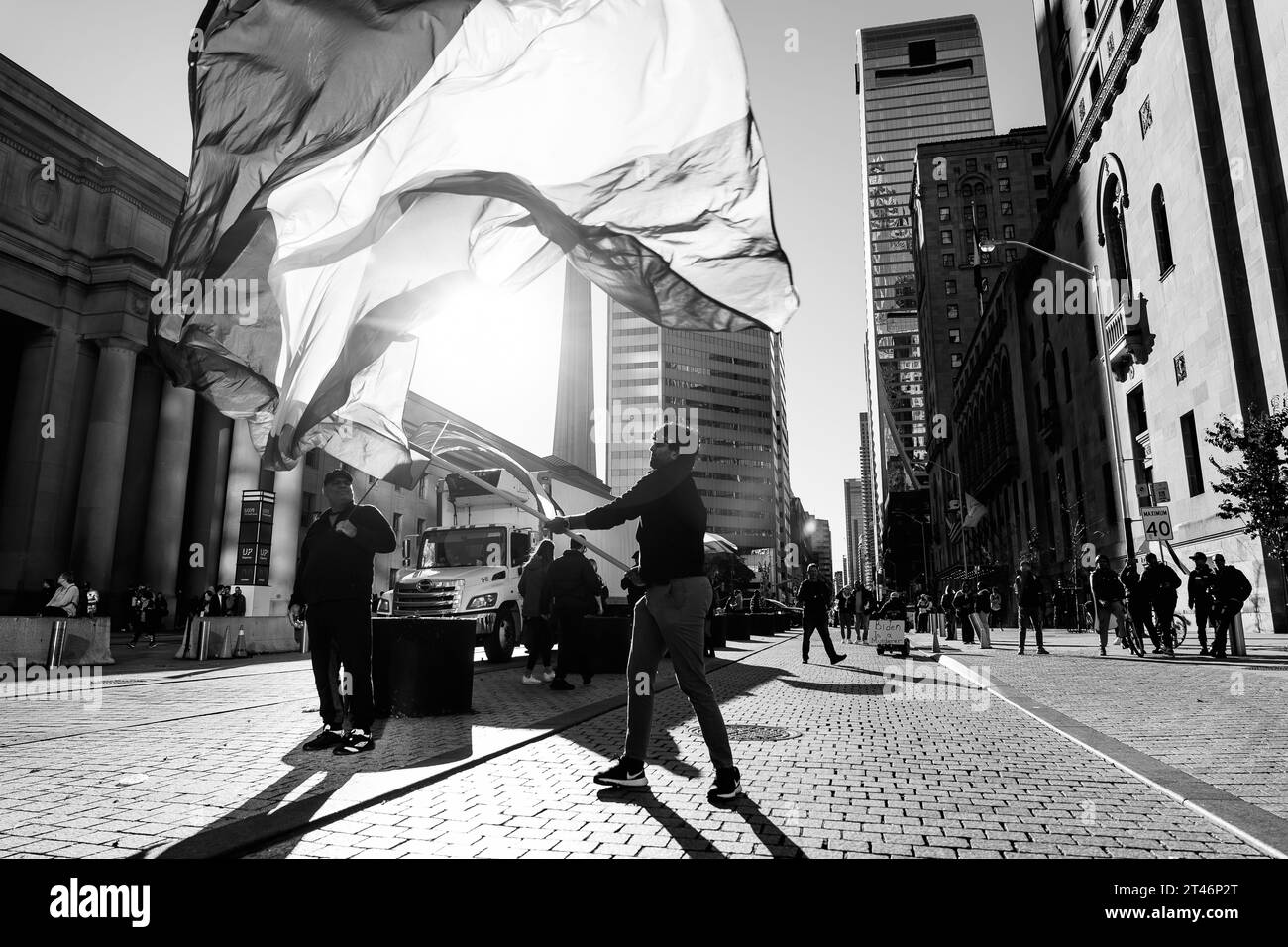 Toronto, Kanada - 28. Oktober 2023: Anti-Kriegs-marsch von Palästinensern in Toronto gegen Israels Aggression im Gazastreifen. Der friedliche Protest der Stadt gegen Stockfoto