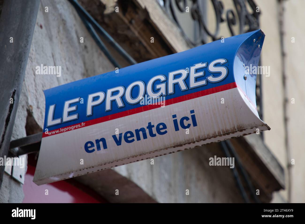 Lyon , Frankreich - 10 26 2023 : le progres lyon City French Newspaper South Regional Daily Newspaper Stockfoto