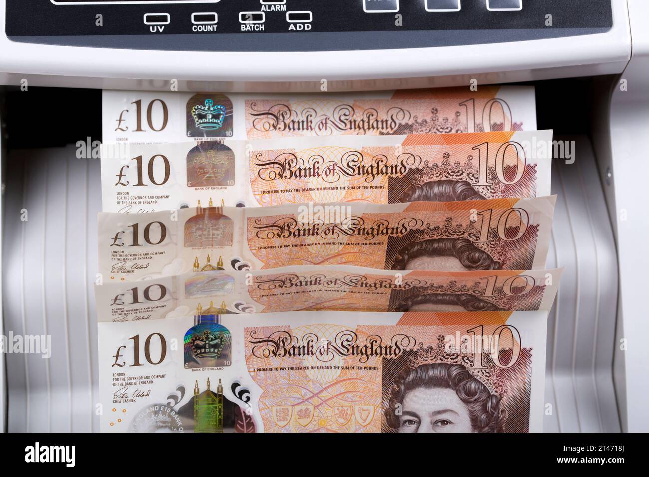 Englisches Geld - Pfund in einer Zählmaschine Stockfoto