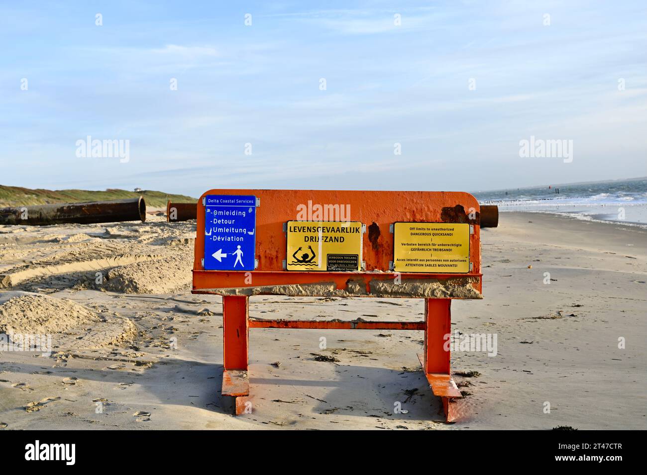 Sandauffüllung am Strand von Dishoek, Zeeland, der den Strand in Zukunft gegen ansteigendes Wasser erweitert und erhöht Stockfoto