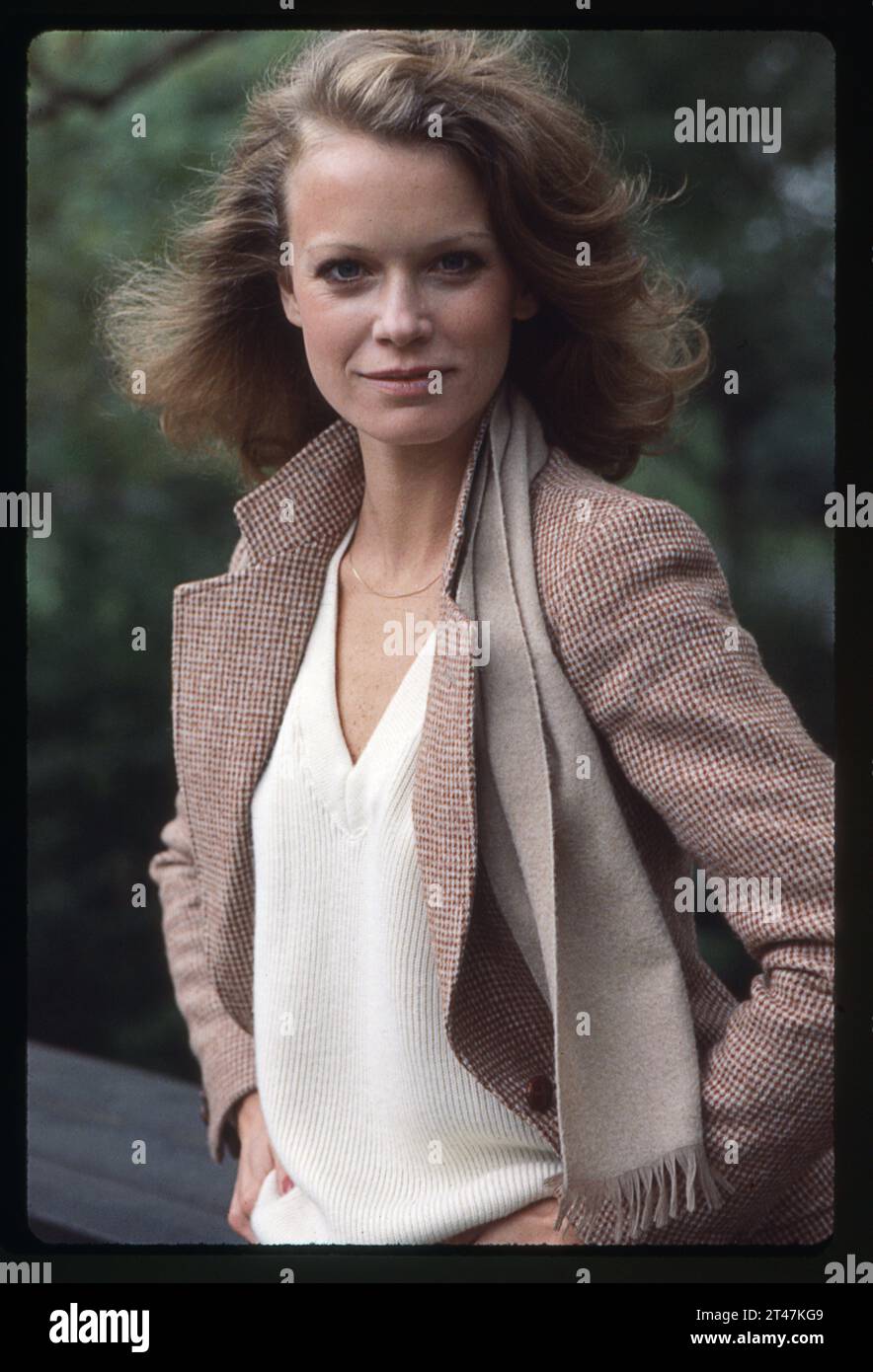 Ein Foto von Modeldarstellerin Shelly Hack. Sie wurde berühmt als Charlie Girl in Revlon-Anzeigen und landete dann einen Auftritt als einer von Charlies Engeln. Im Central Park 1979. Stockfoto