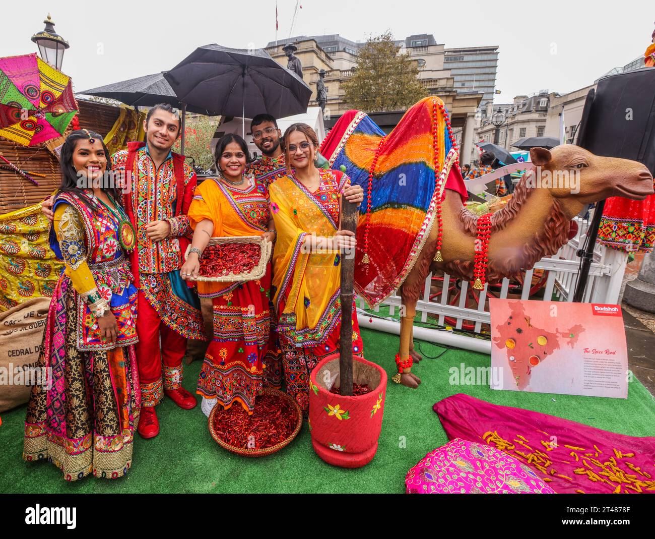 London, Großbritannien. Oktober 2023. Diwali, das bedeutendste religiöse Festival im Hinduismus, Jainismus und Sikhismus. Der Name leitet sich vom Sanskrit-Begriff dipavali ab, was „Lichterreihe“ bedeutet. Das Festival symbolisiert im Allgemeinen den Sieg des Lichts über die Dunkelheit. Quelle: Paul Quezada-Neiman/Alamy Live News Stockfoto