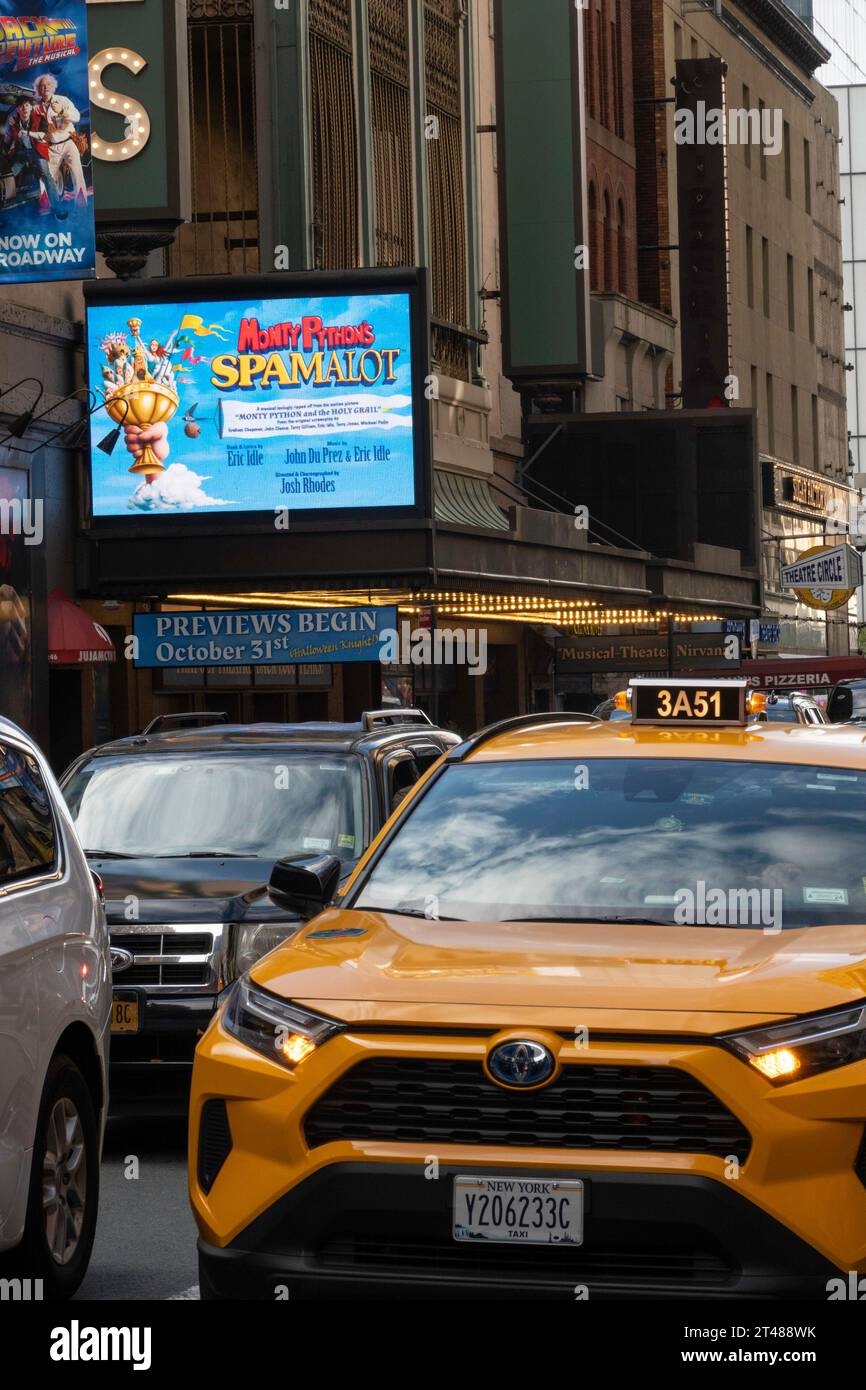 „Monty Python's Spamalot“ spielt im St. James Theatre in New York City, 2023, USA Stockfoto