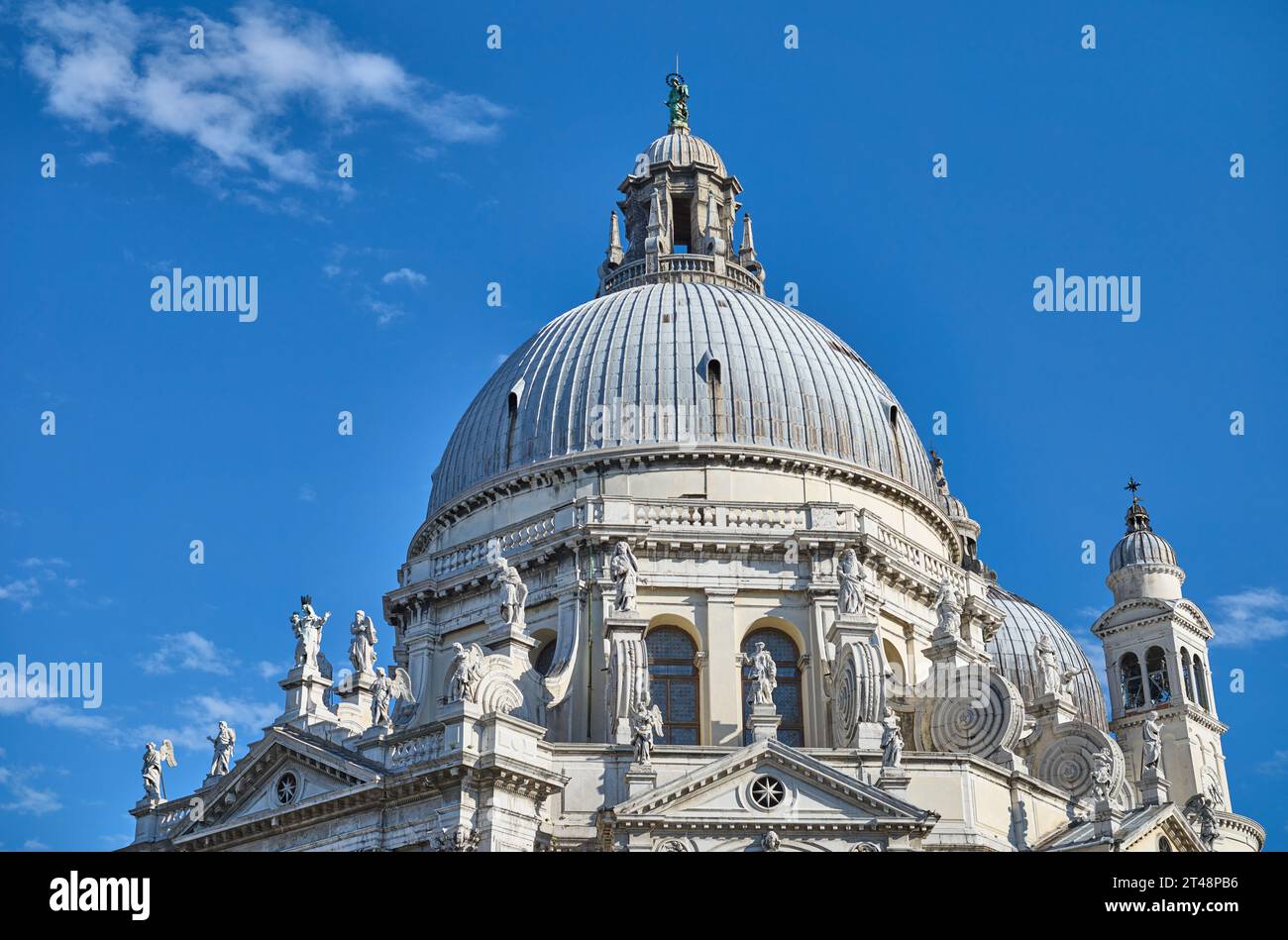 Venedig, Italien, die Kuppel der Kirche St. Maria della Salute, am Ufer des Canal Grande Stockfoto