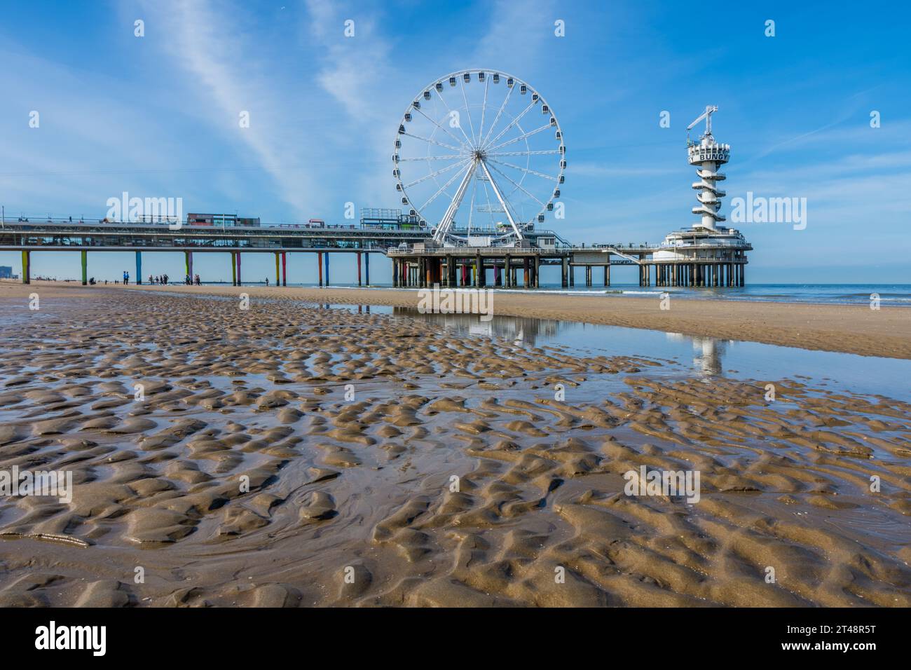 Scheveningen Pier vom Sandstrand aus gesehen, den Haag, Niederlande Stockfoto