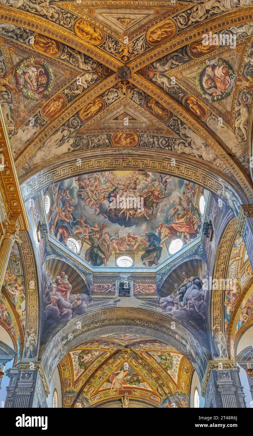 Parma, Italien - 11. Februar 2020: Detail der Kirchenschiffdecke der Kathedrale Santa Maria Assunta Stockfoto