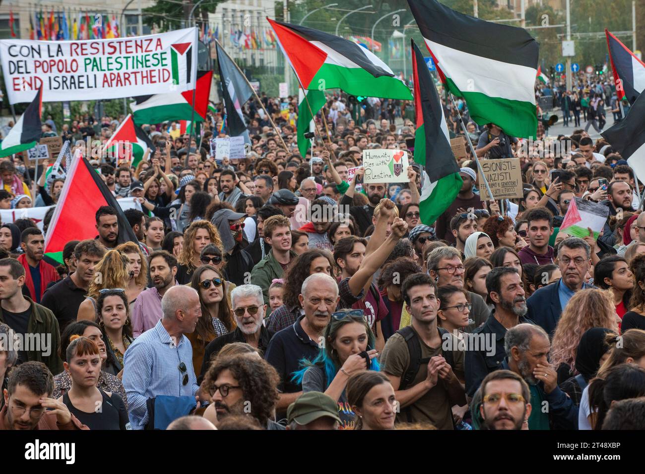 28. Oktober 2023: Rom, Italien: Tausende marschieren in Rom und fordern Frieden in Palästina. © Andrea Sabbadini Stockfoto
