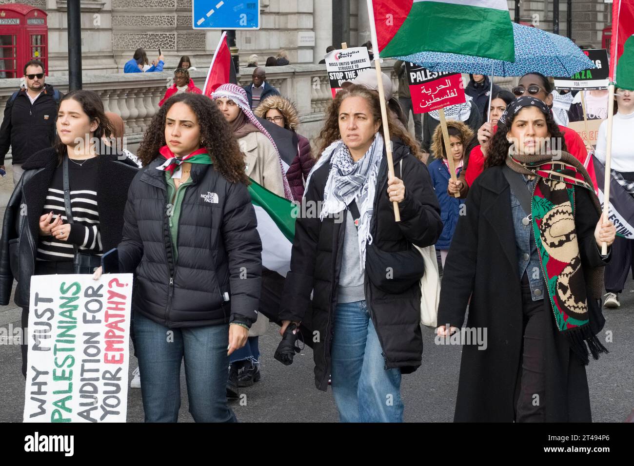 London - 28. Oktober 2023 - marschieren am Ende der palästinensischen Solidaritätskampagne von Whitehall auf den Parlamentsplatz, um einen Waffenstillstand in Gaza zu fordern. Stockfoto