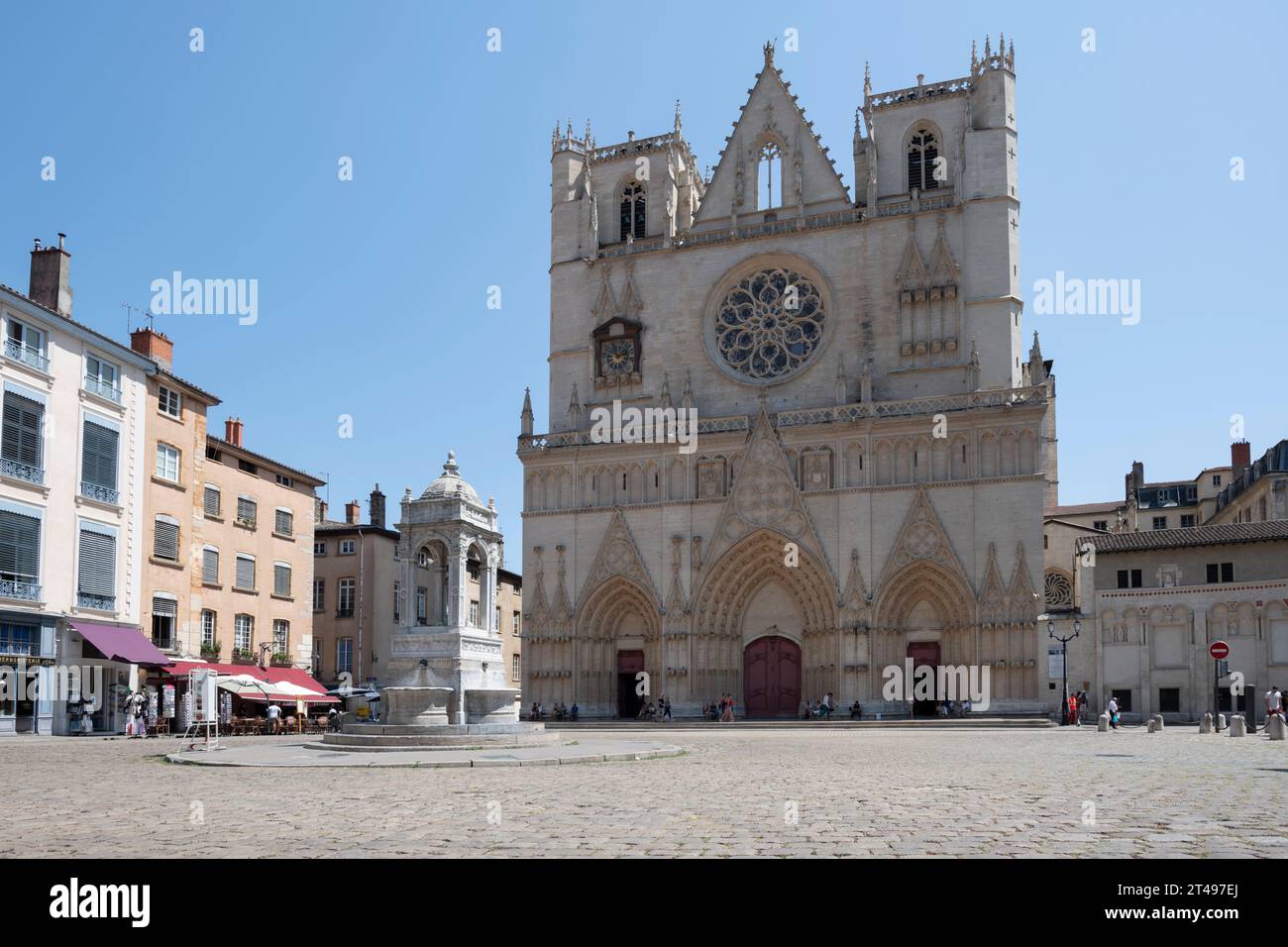 Frankreich, Lyon, 26. Juli 2019. Die Kathedrale von Lyon, eine atemberaubende römisch-katholische Kirche im Zentrum von Lyon, die dem Heiligen Johannes dem Täufer gewidmet ist. Stockfoto