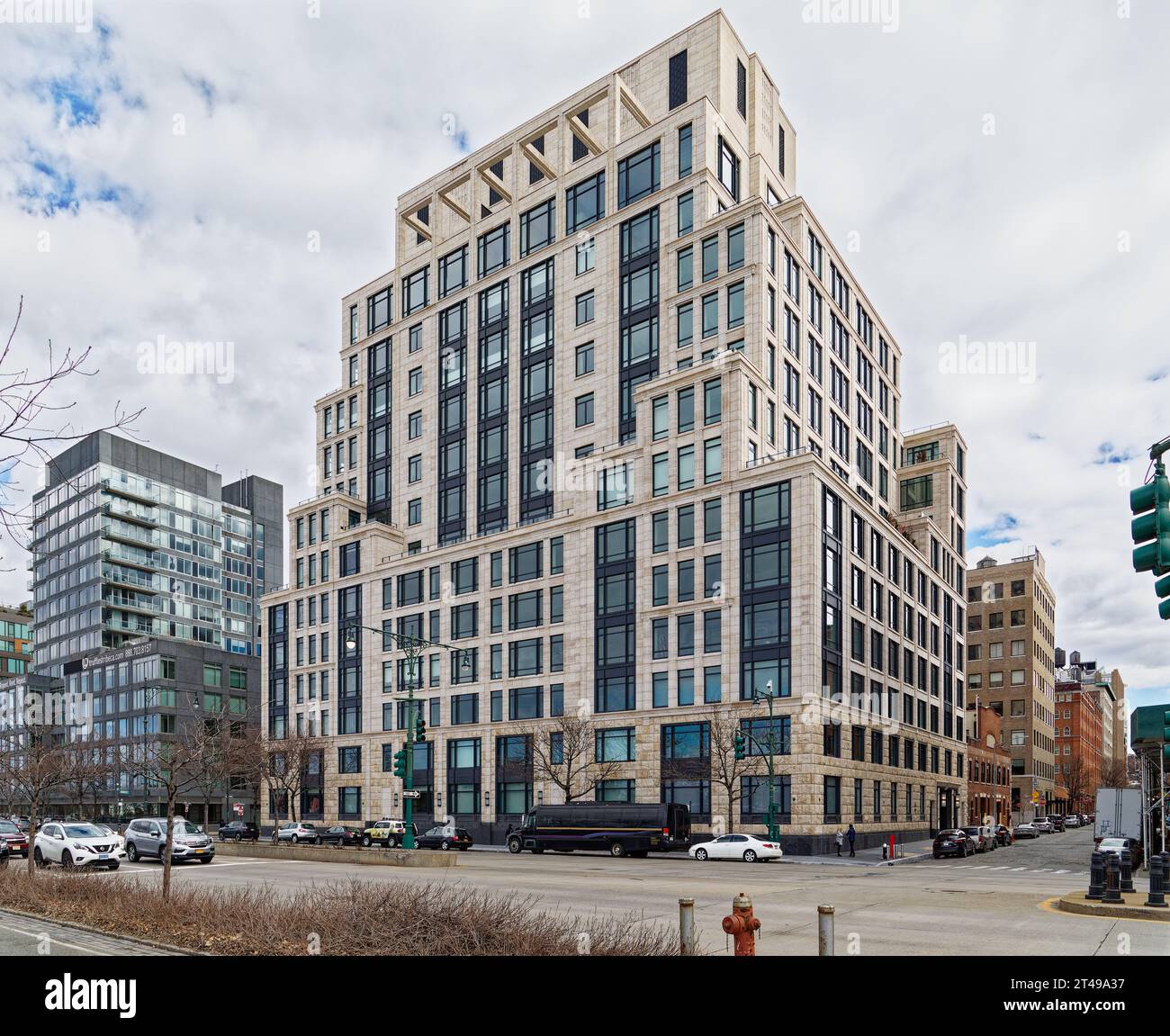 70 Vestry, ein luxuriöses Wohnhaus, entworfen von Robert A.M. Stern, ist ein modernes Kalksteingebäude mit klassischem Aussehen. Stockfoto