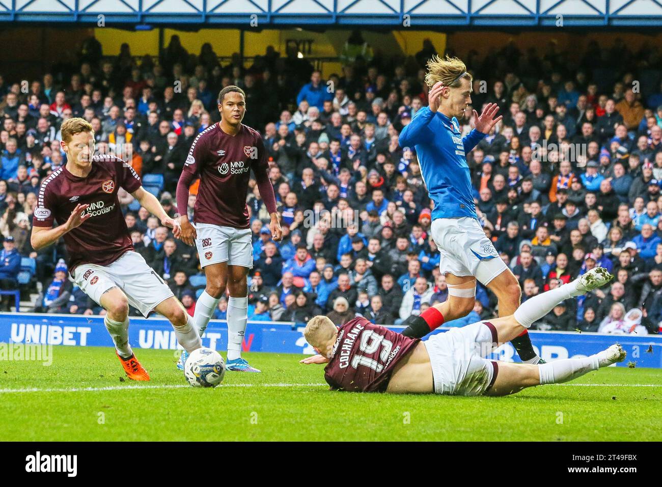 Oktober 23. Glasgow, Großbritannien. In einem schottischen Premiership-Fußballspiel spielte der Rangers FC Hearts im Heimpark der Rangers im Ibrox-Stadion in Glasgow, Schottland, Großbritannien. Quelle: Findlay/Alamy Live News Stockfoto