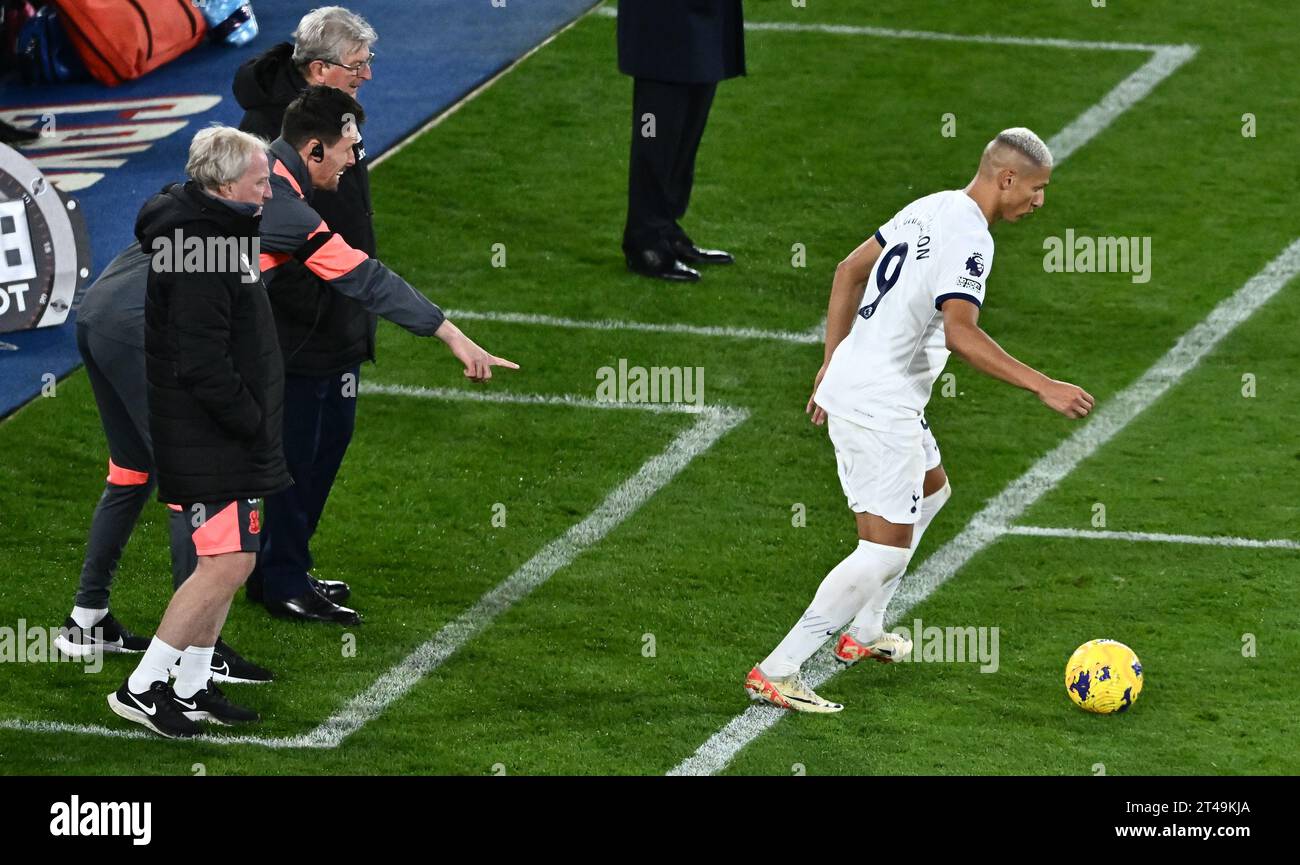 LONDON, ENGLAND - 27. OKTOBER: Ray Lewington, Cheftrainer Luis Enrique, Trainer Roy Hodgson, Richarlison während des Premier League-Spiels zwischen Crystal Stockfoto