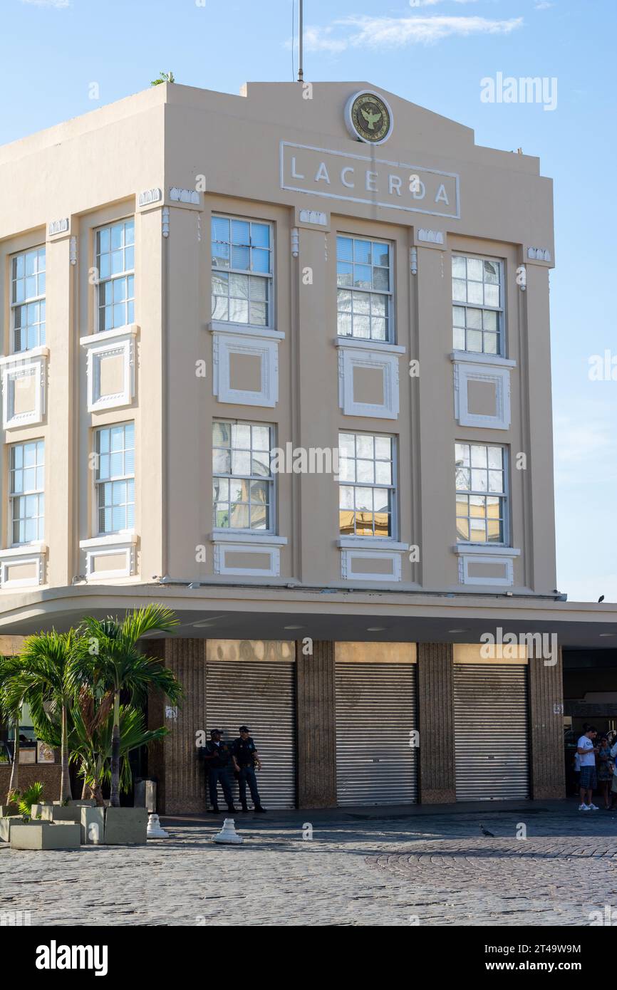 Salvador, Bahia, Brasilien - 21. April 2015: Blick auf den Lacerda-Aufzug auf dem Platz Tome de Souza in der Stadt Salvador, Bahia. Stockfoto