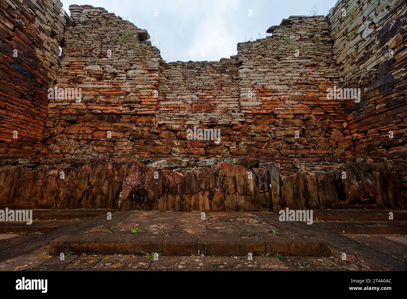 Kirchenaltar in den Ruinen von San Ignacio Mini in Misiones, Argentinien Stockfoto