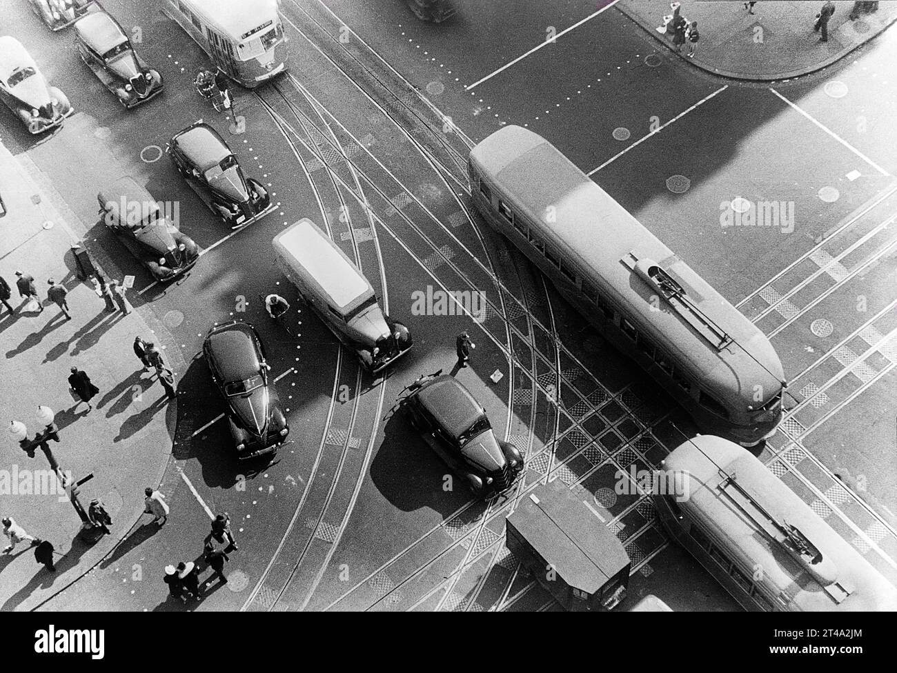 Hochwinkelansicht der Straßenecke an der 14th Street und Pennsylvania Avenue mit Fußgängern und Straßenverkehr und Autos, Washington, D.C., USA, David Myers, U.S. Farm Security Administration, 1939 Stockfoto