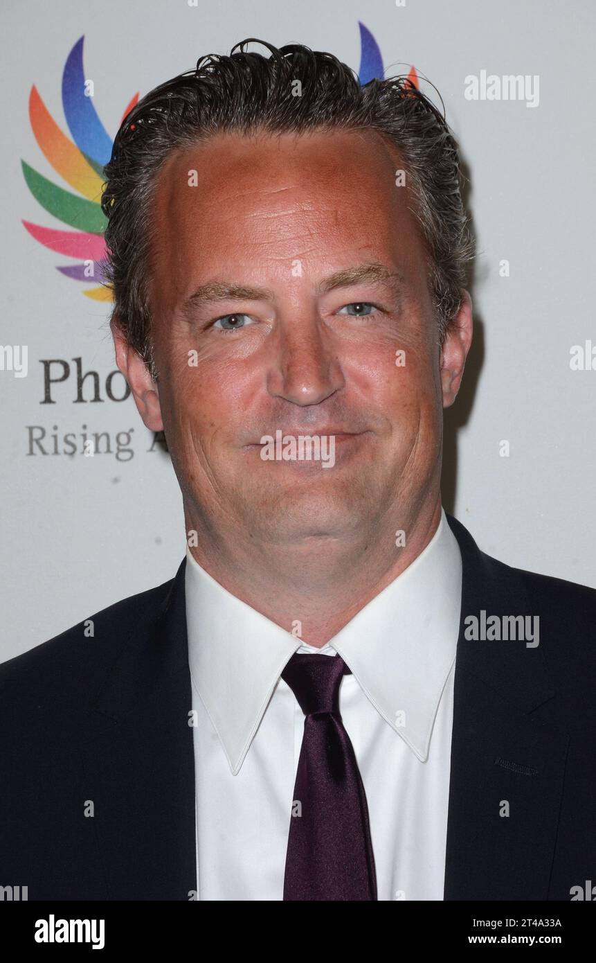 ARCHIV: 15. Juni 2015 - Beverly Hills, Kalifornien - Matthew Perry. 2015 Phoenix House zu Ehren von Matthew Perry und Antonio Villaraigosa bei der 12. Annual Triumph for Teens Awards Gala in Montage Beverly Hills. (Kreditbild: © Birdie Thompson/AdMedia via ZUMA Press Wire) NUR REDAKTIONELLE VERWENDUNG! Nicht für kommerzielle ZWECKE! Stockfoto