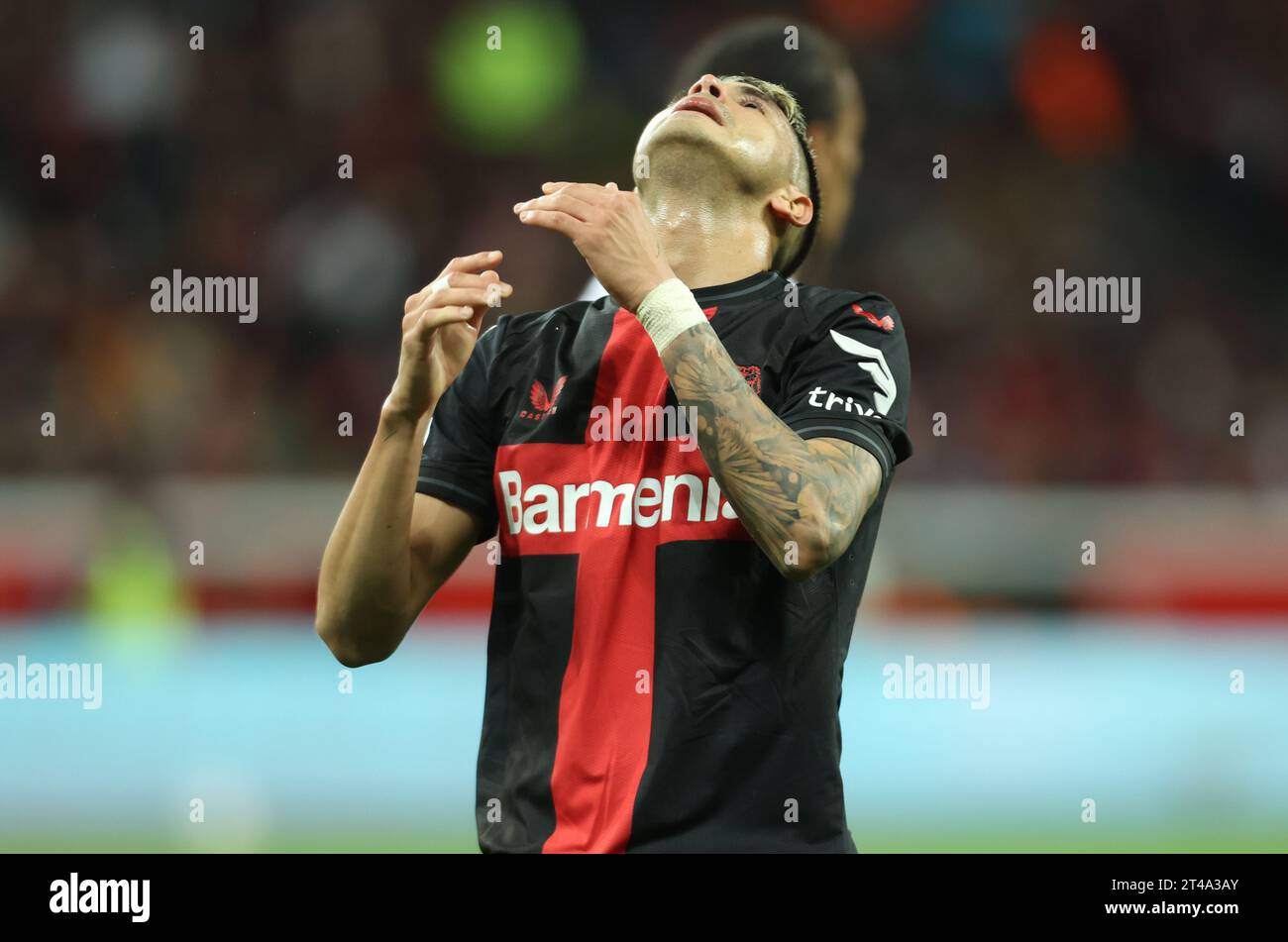 Leverkusen, Deutschland. Oktober 2023. Exequiel Alejandro Palacios (Bayer), Leverkusen, Deutschland, 29.10.2023, 1. Bundesliga, 9. Spieltag, Bayer 04 Leverkusen - SC Freiburg. DFL-VORSCHRIFTEN VERBIETEN DIE VERWENDUNG VON FOTOS ALS BILDSEQUENZEN UND/ODER QUASI-VIDEO. Credit: Jürgen Schwarz/Alamy Live News Stockfoto