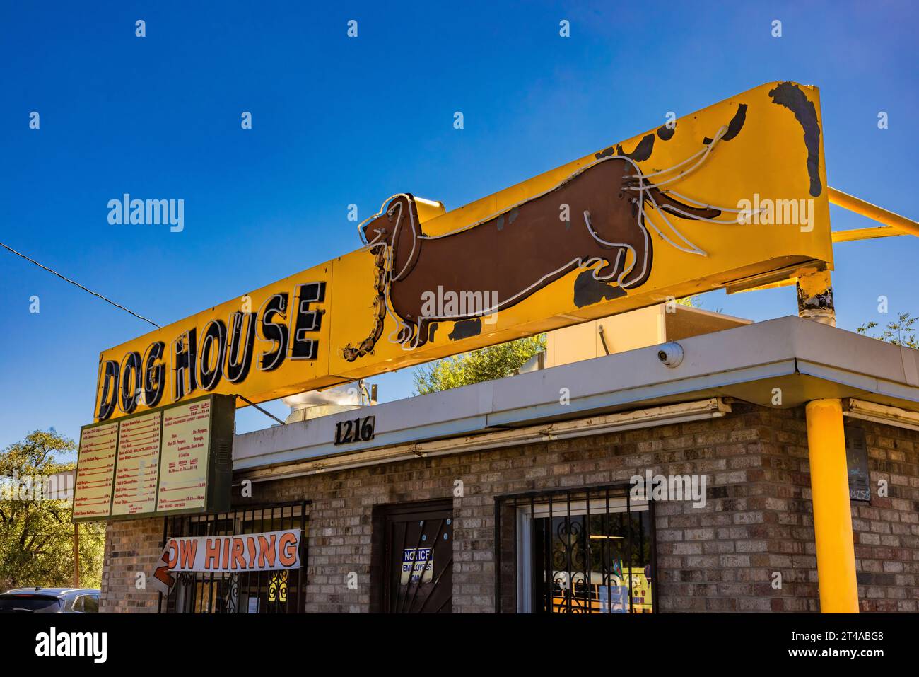 The Dog House Drive-in entlang der Route 66 in Albuquerque, New Mexico, USA [keine Freigabe der Immobilie; nur redaktionelle Lizenzierung] Stockfoto