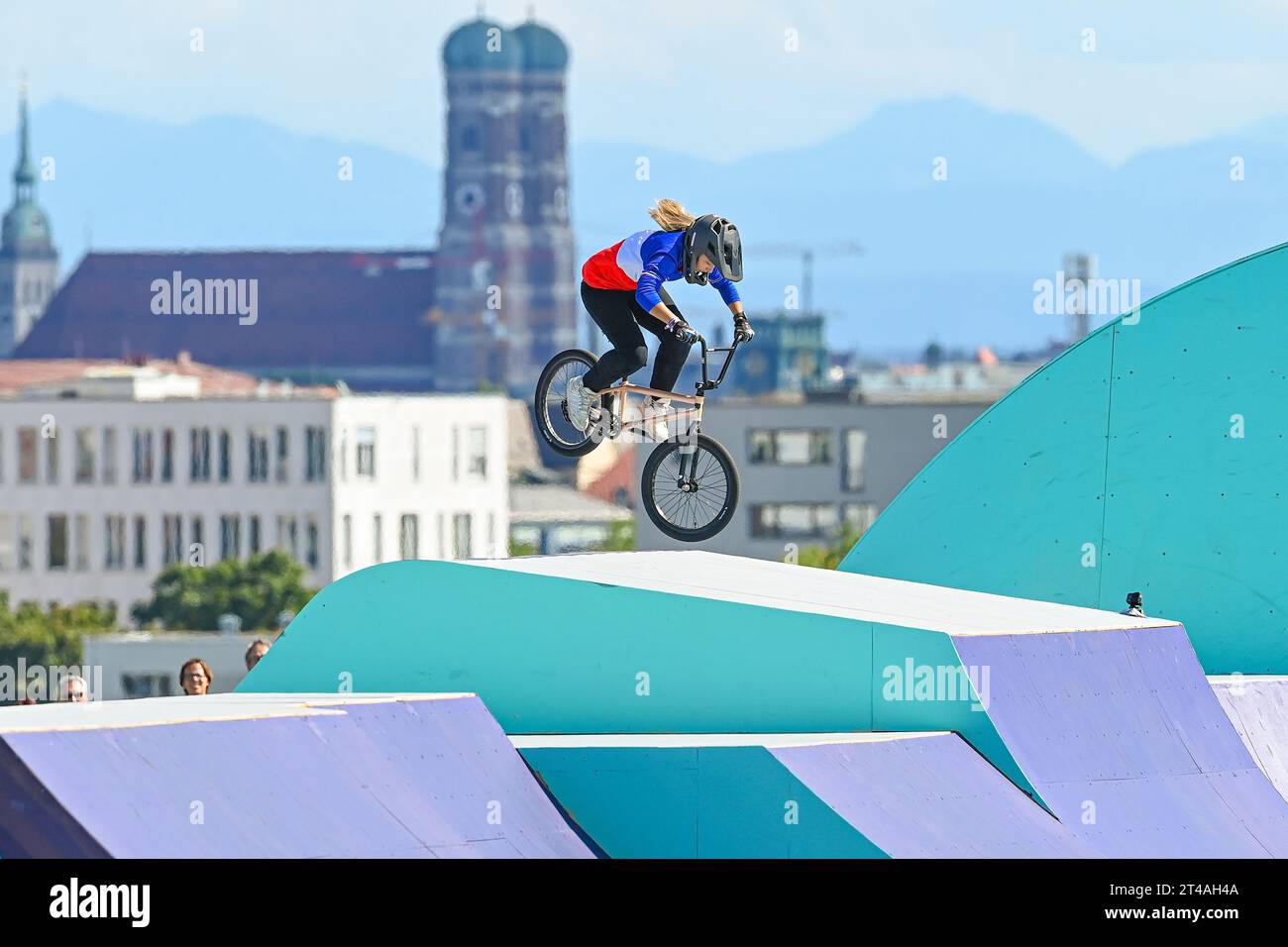 Laury Perez (Frankreich, Bronzemedaille). BMX Freestyle Damen. Europameisterschaften München 2022 Stockfoto